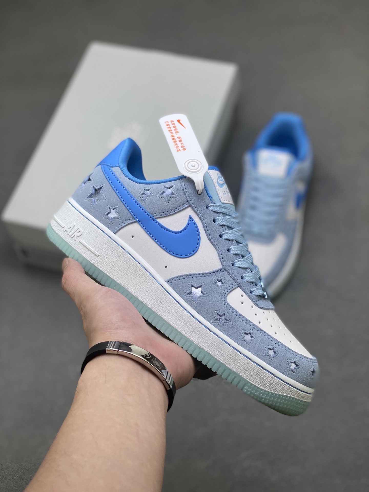 💰280
海外限量发售！NIke Air Force 1 '07 Lo 空军一号低帮 运动鞋 休闲鞋 折边针车 工艺难度大 原楦头原纸板 原装鞋盒 定制金配件 内置全掌气垫 原厂鞋底 
货号:Q8051-400
ize：36 36.5 37.5 38 38.5 39 40 40.5 41 42 42.5 43 44 44.5 45