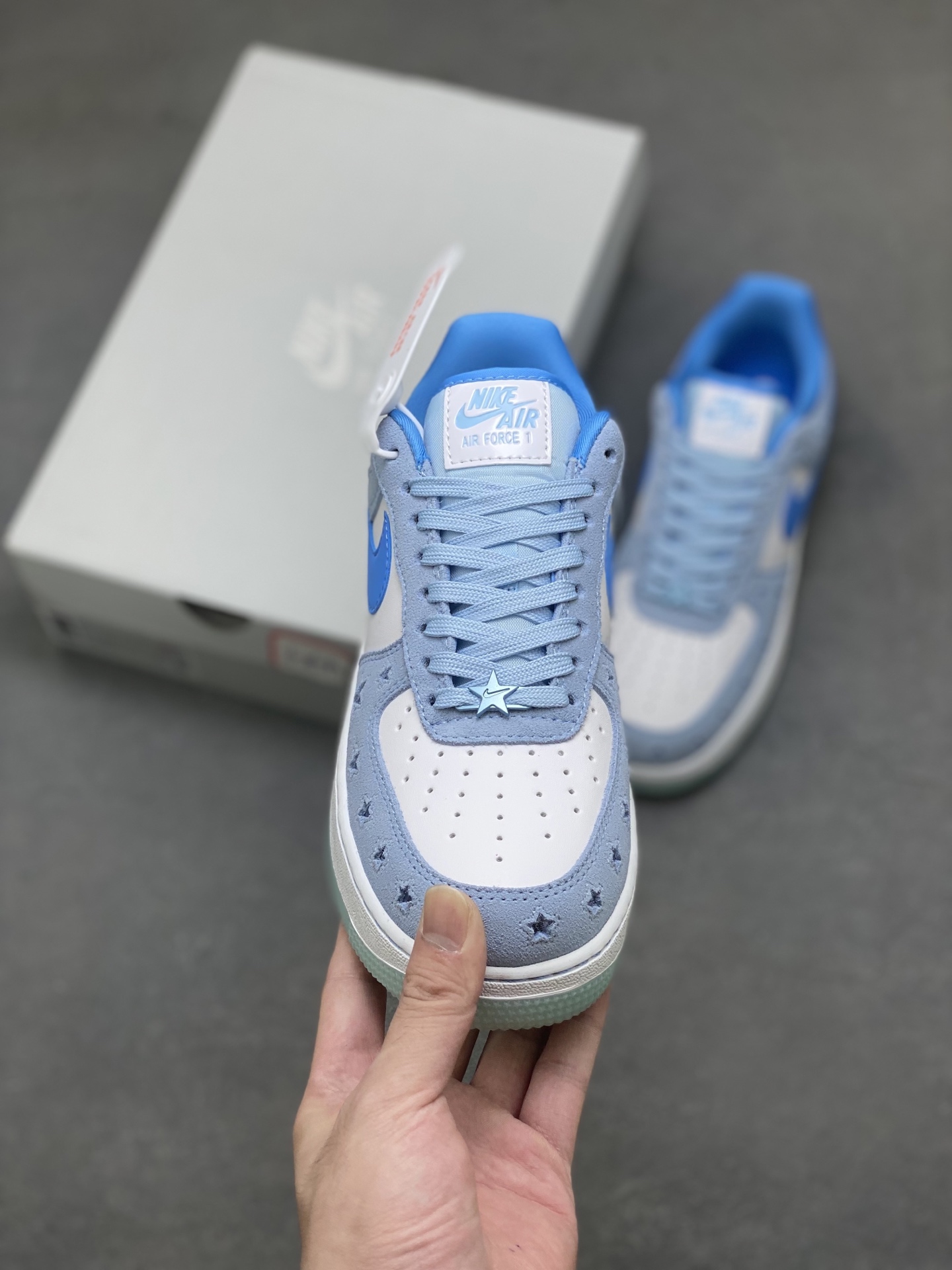 💰280
海外限量发售！NIke Air Force 1 '07 Lo 空军一号低帮 运动鞋 休闲鞋 折边针车 工艺难度大 原楦头原纸板 原装鞋盒 定制金配件 内置全掌气垫 原厂鞋底 
货号:Q8051-400
ize：36 36.5 37.5 38 38.5 39 40 40.5 41 42 42.5 43 44 44.5 45