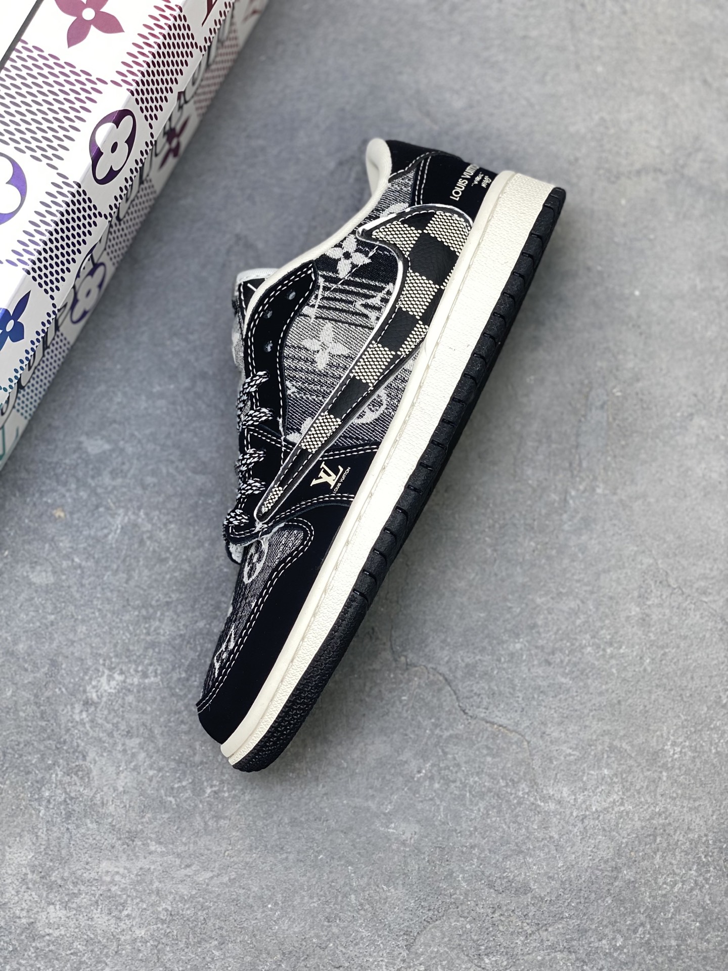 Louis Vuitton x Air Jordan 1 Low Custom Sneakers - Designer Collaboration 8 i1757174997016 2731 0 6