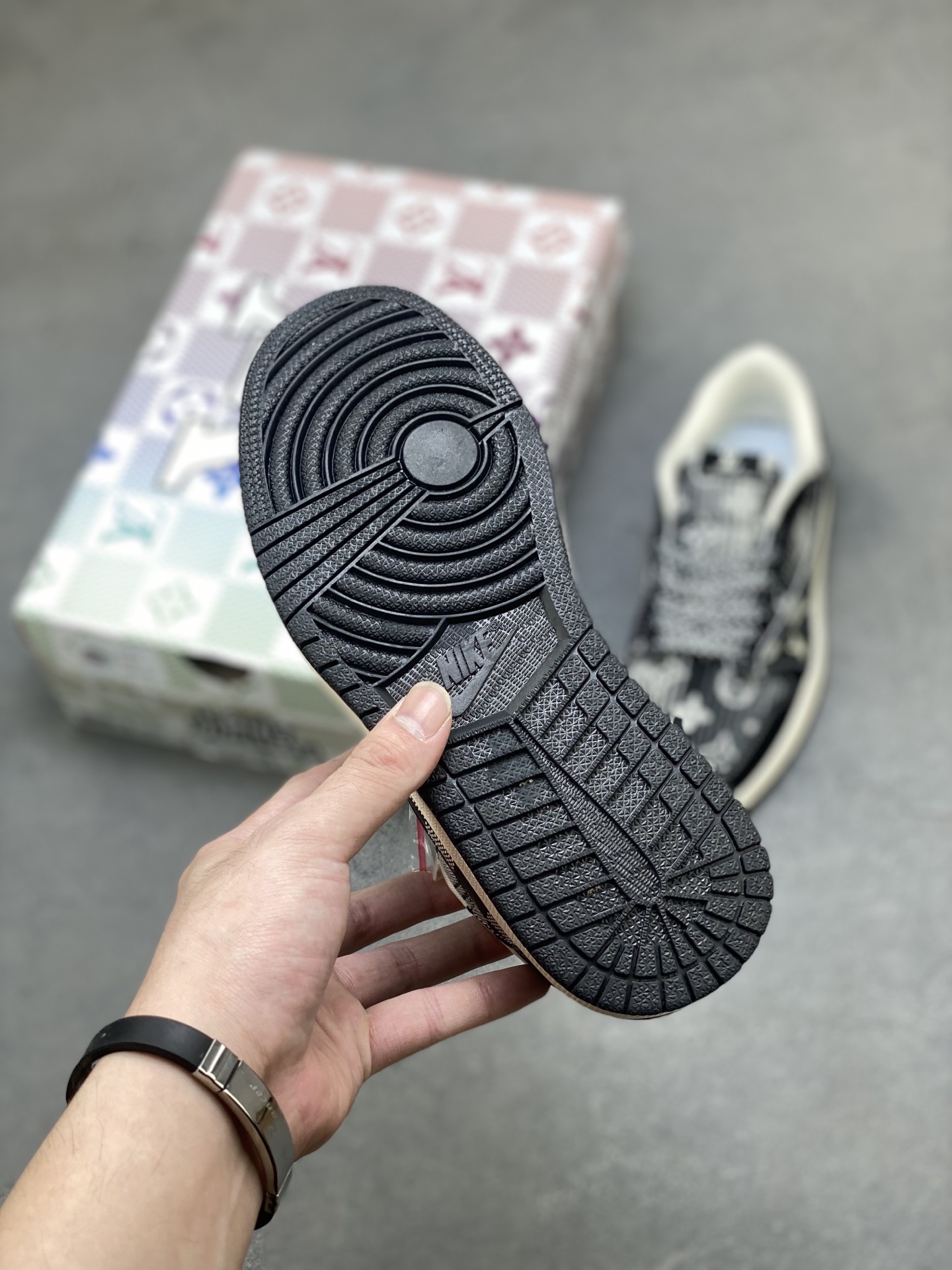 Louis Vuitton x Air Jordan 1 Low Custom Sneakers - Designer Collaboration 7 i1757175006821 8425 0 5