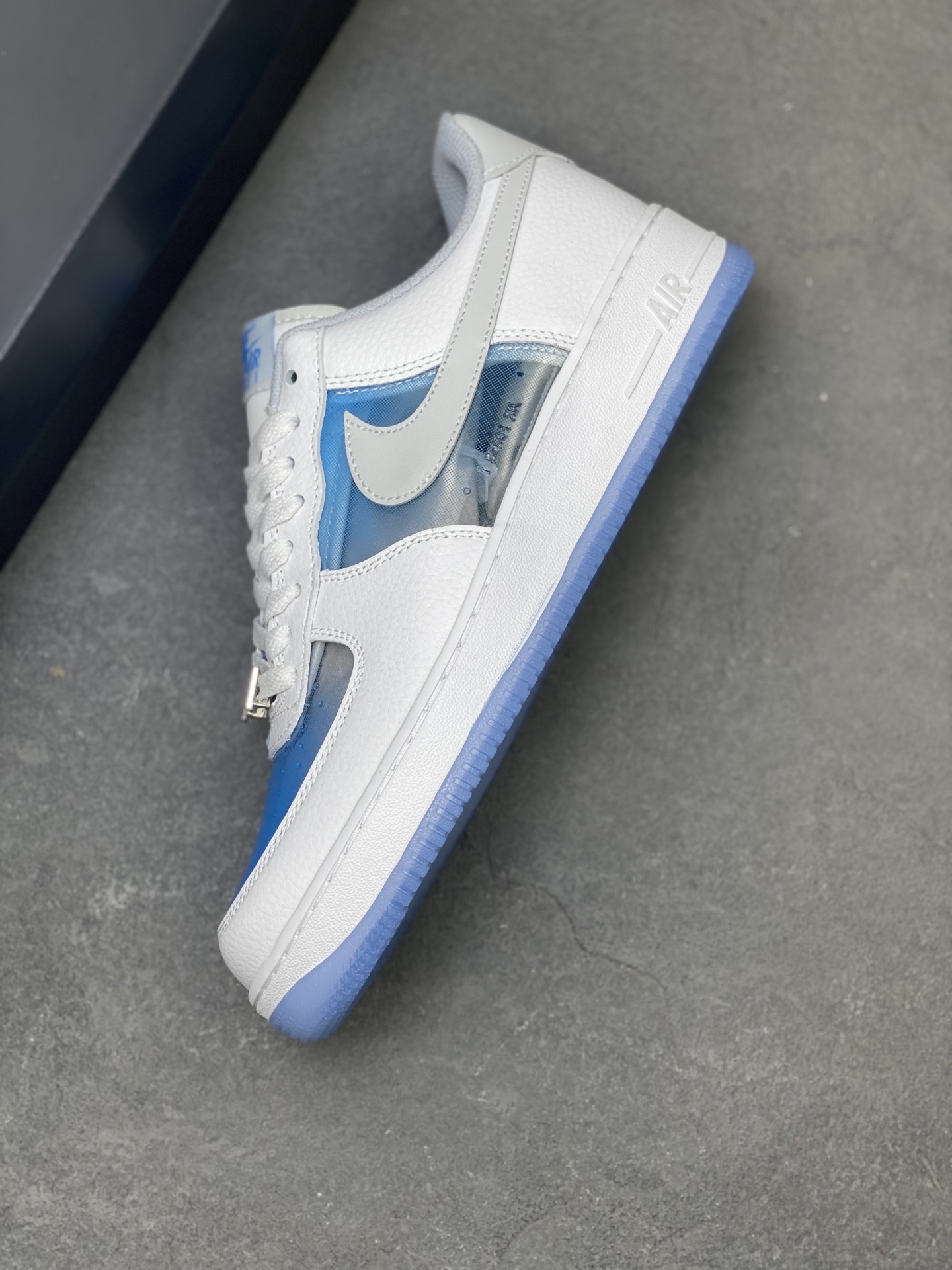 Nike Air Force 1 '07 Low White/Blue Limited Edition Sneakers - IB5724-100 8 i1757261475259 439 0 6