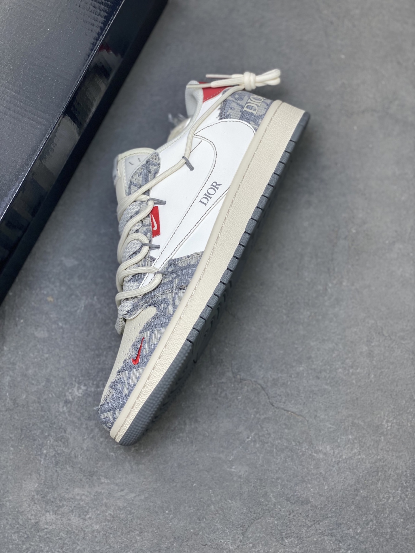 Air Jordan 1 Low Fragment x Travis Scott x Dior Collaboration Sneakers 8 i1757261993864 4858 0 6