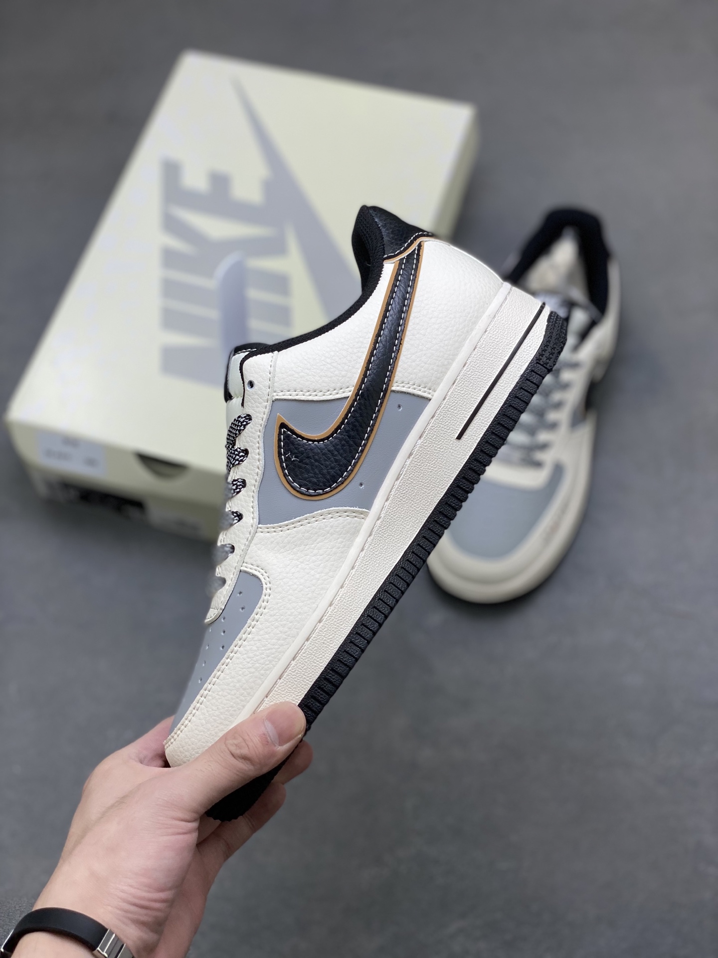 Nike Air Force 1 '07 Low Sneakers, Limited Edition, Custom Hardware 4 i1758643443161 4807 0 2
