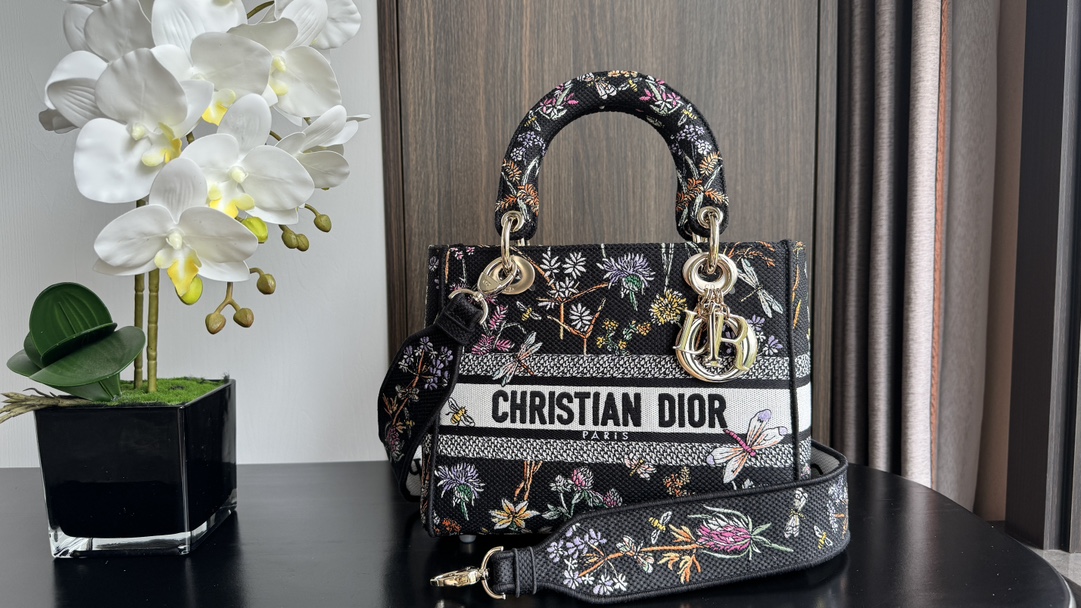 Bordado de flores negras 🌸