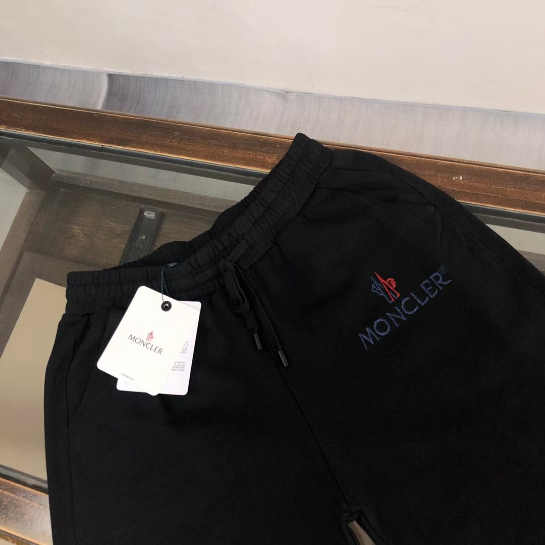 “Gold Logo Embroidery Recreational Shorts for Men and Women in Black, Sizes S-XL” - 图片 2