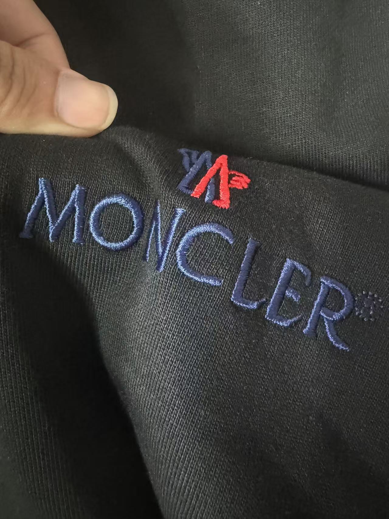 “Gold Logo Embroidery Recreational Shorts for Men and Women in Black, Sizes S-XL” - 图片 5