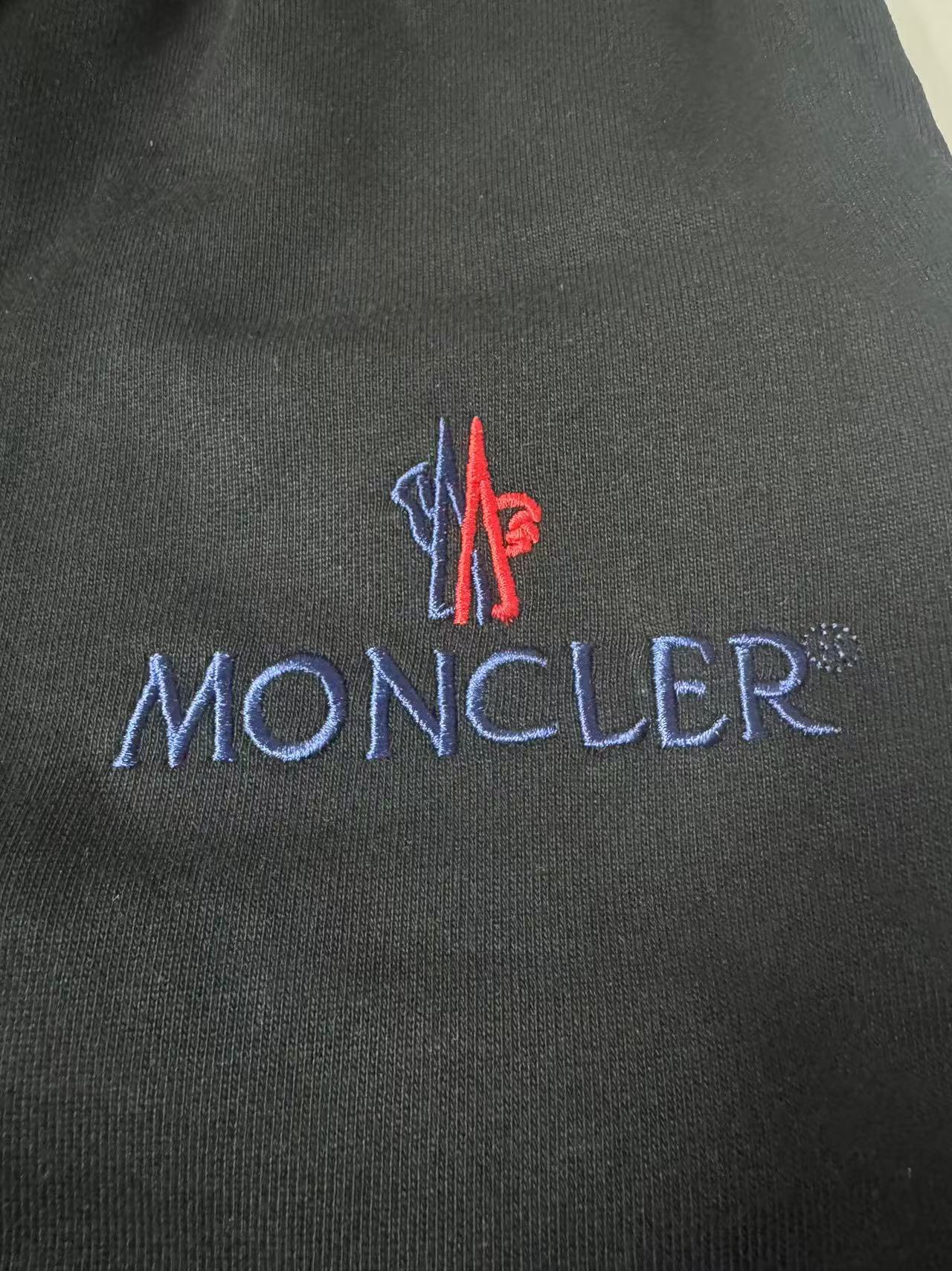 “Gold Logo Embroidery Recreational Shorts for Men and Women in Black, Sizes S-XL” - 图片 4