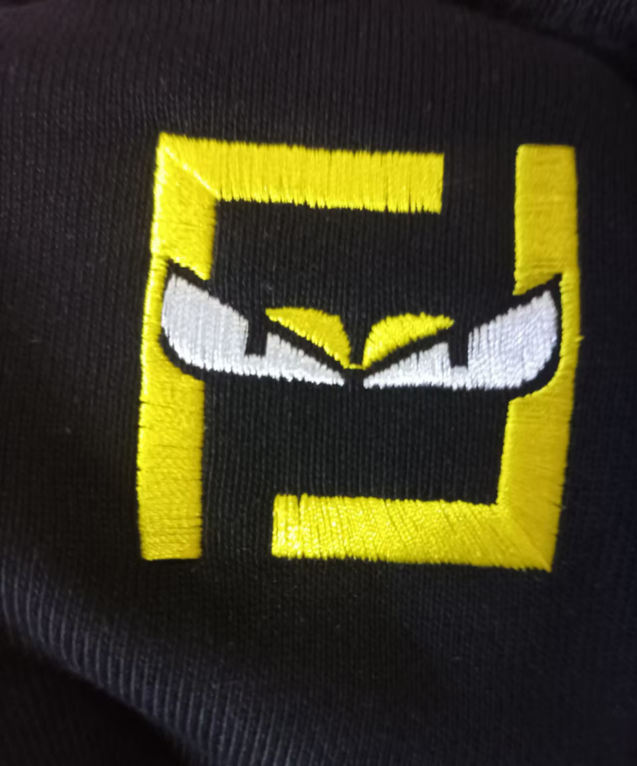 New Longer Research on Standard Glogo Digital Gold Logo Clothing Collection - 图片 6