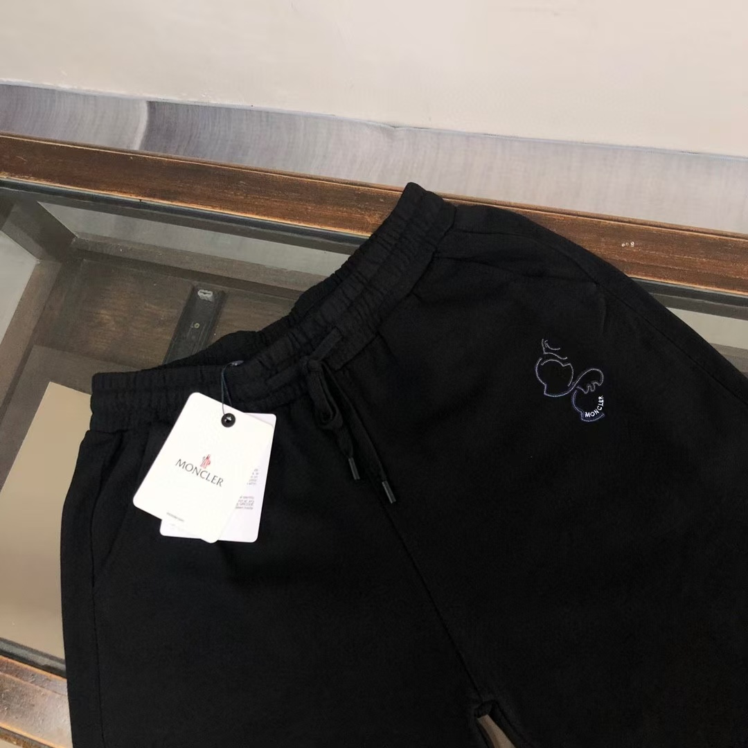 “Brand Logo Embroidery Recreational Shorts in Black, Sizes S-XL, Unisex Fashion” - 图片 2