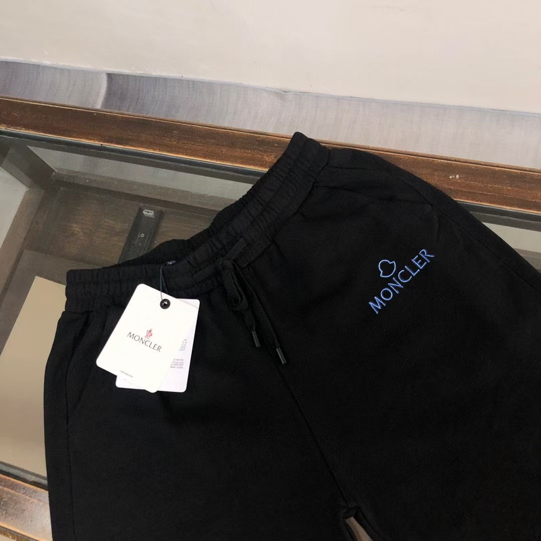 “Brand Logo Embroidery Shorts: Stylish, Cozy, and Unisex Leisure Fashion in Black” - 图片 2