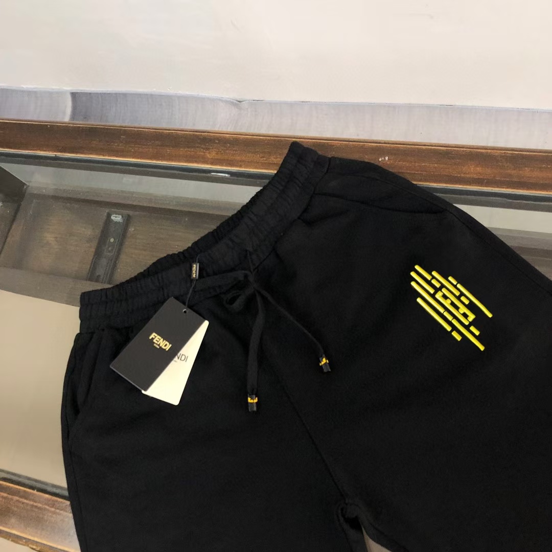Gold Logo Digital Structure Leisure Fashion in Black, Sizes S-XL: Fendi’s New Collection - 图片 2
