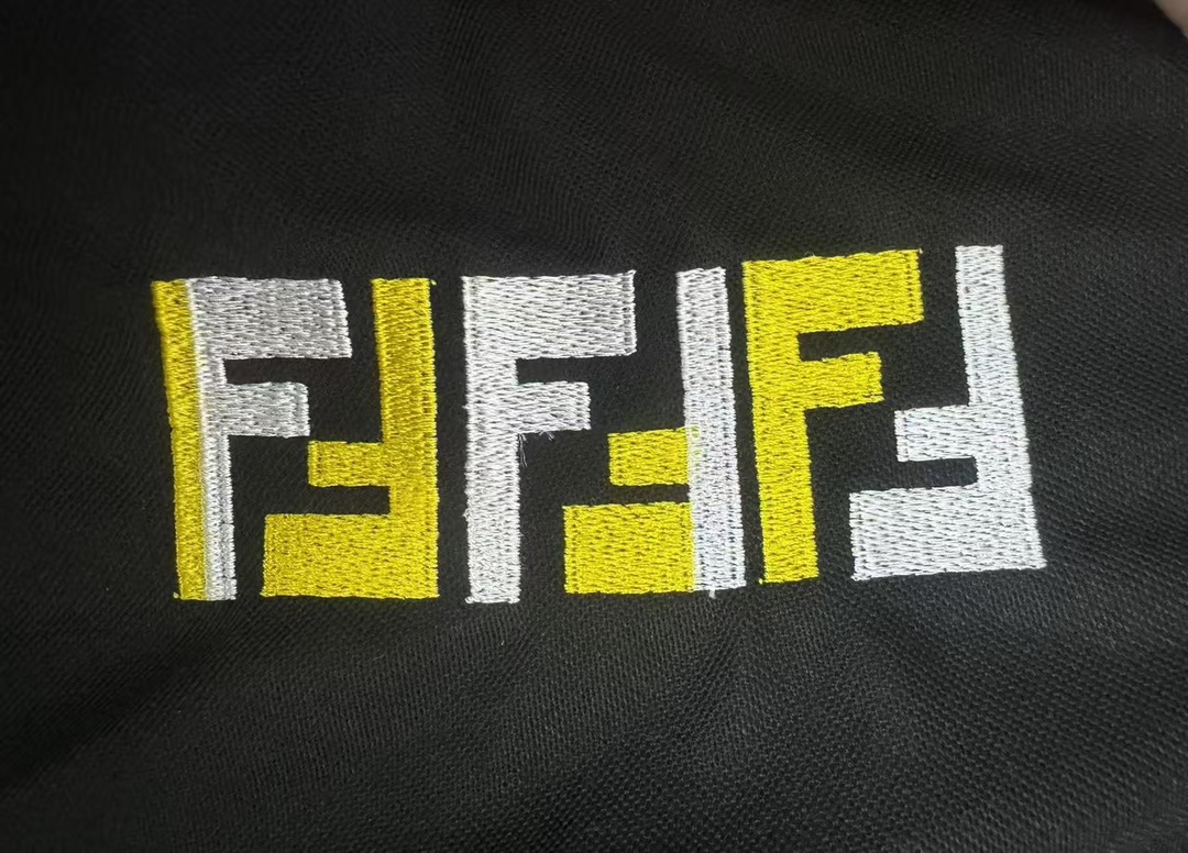 FENDI New Long Research: Gold Logo Digital Structure, Cozy Leisure Fashion in Black - 图片 3