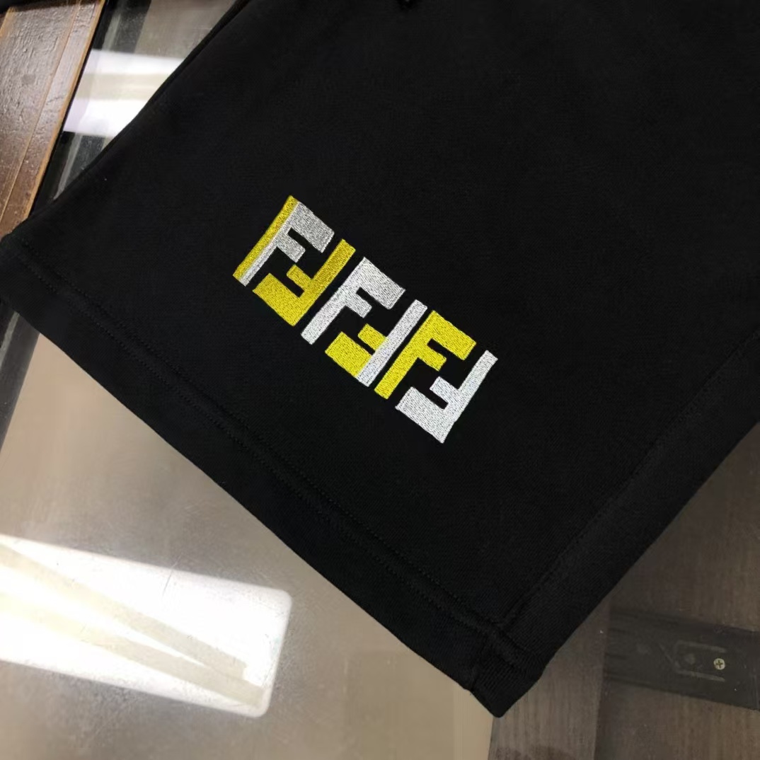 FENDI New Long Research: Gold Logo Digital Structure, Cozy Leisure Fashion in Black - 图片 4