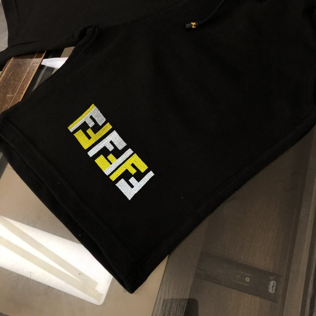 FENDI New Long Research: Gold Logo Digital Structure, Cozy Leisure Fashion in Black - 图片 2