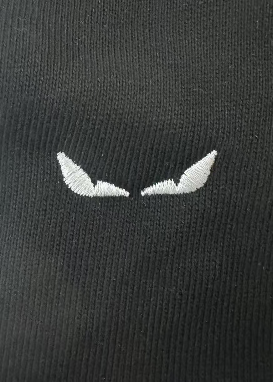 “Gold Logo Digital Structure: Cozy Leisure Fashion in Black, Sizes S-XL” - 图片 4