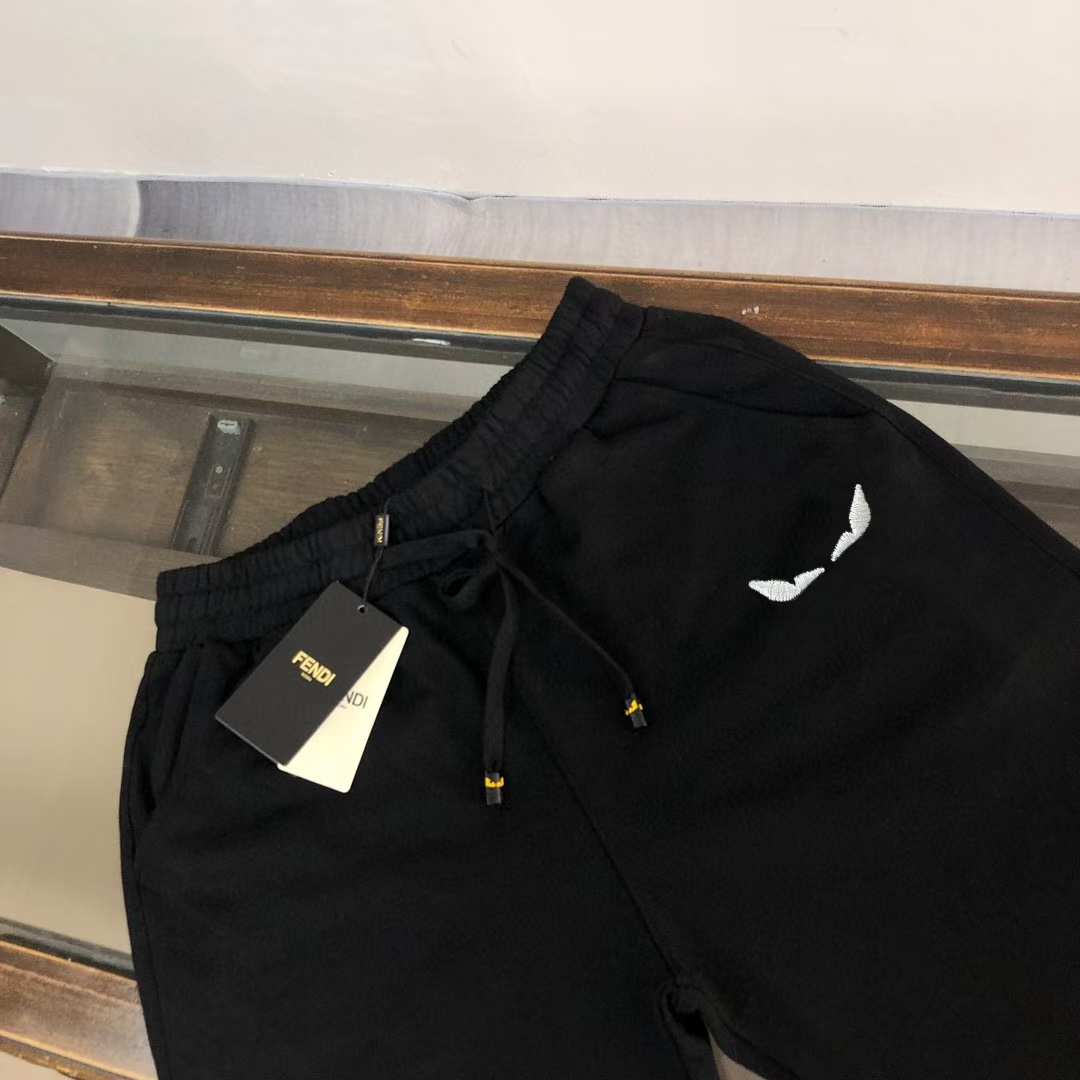 “Gold Logo Digital Structure: Cozy Leisure Fashion in Black, Sizes S-XL” - 图片 2