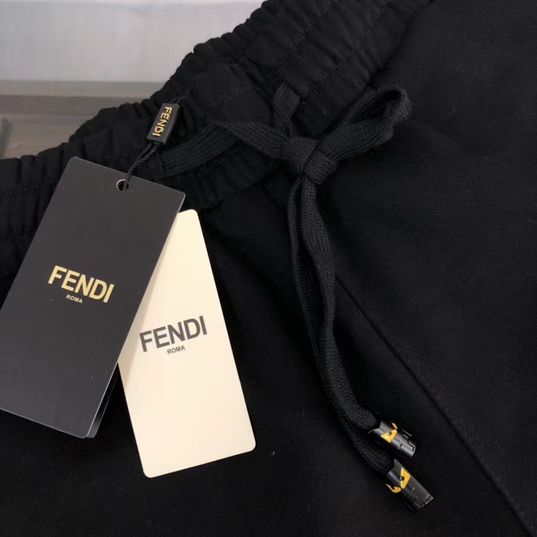 FENDI New Long Research: Gold Logo Digital Structure, Cozy Leisure Fashion in Black - 图片 6