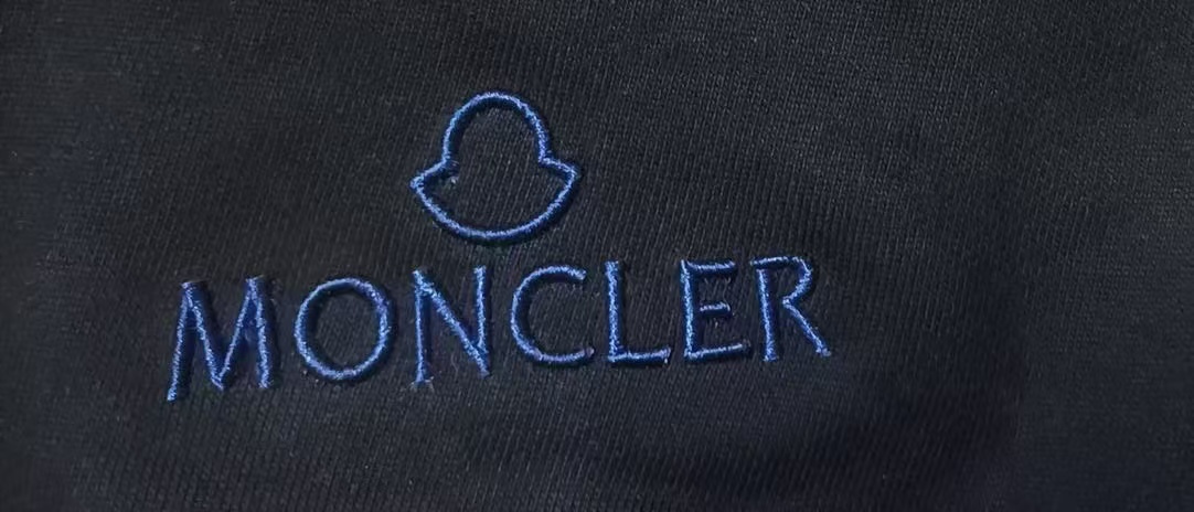 “Mon*CLER Round-Collar Coat with Logo Embroidery in Black, Sizes S-XXL” - 图片 4