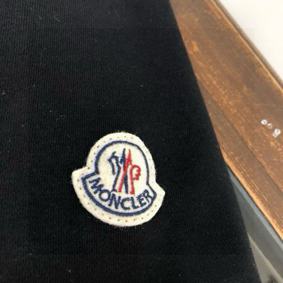 “Mon*CLER Round-Collar Coat with Logo Embroidery in Black, Sizes S-XXL” - 图片 7