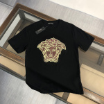 P130🔥 Versrer Versace: Logotipo de tendência da marca Imprimir curta -shirt t -shirt. A personalização dos 50 principais tecidos de algodão penteados em forma de dupla são extremamente confortáveis e respiráveis. Número: S para XL (relate a altura e o peso da versão solta) 1 P130🔥 Versrer Versace: Logotipo de tendência da marca Imprimir curta -shirt t -shirt. A personalização dos 50 principais tecidos de algodão penteados em forma de dupla são extremamente confortáveis e respiráveis. Número: S para XL (relate a altura e o peso da versão solta)