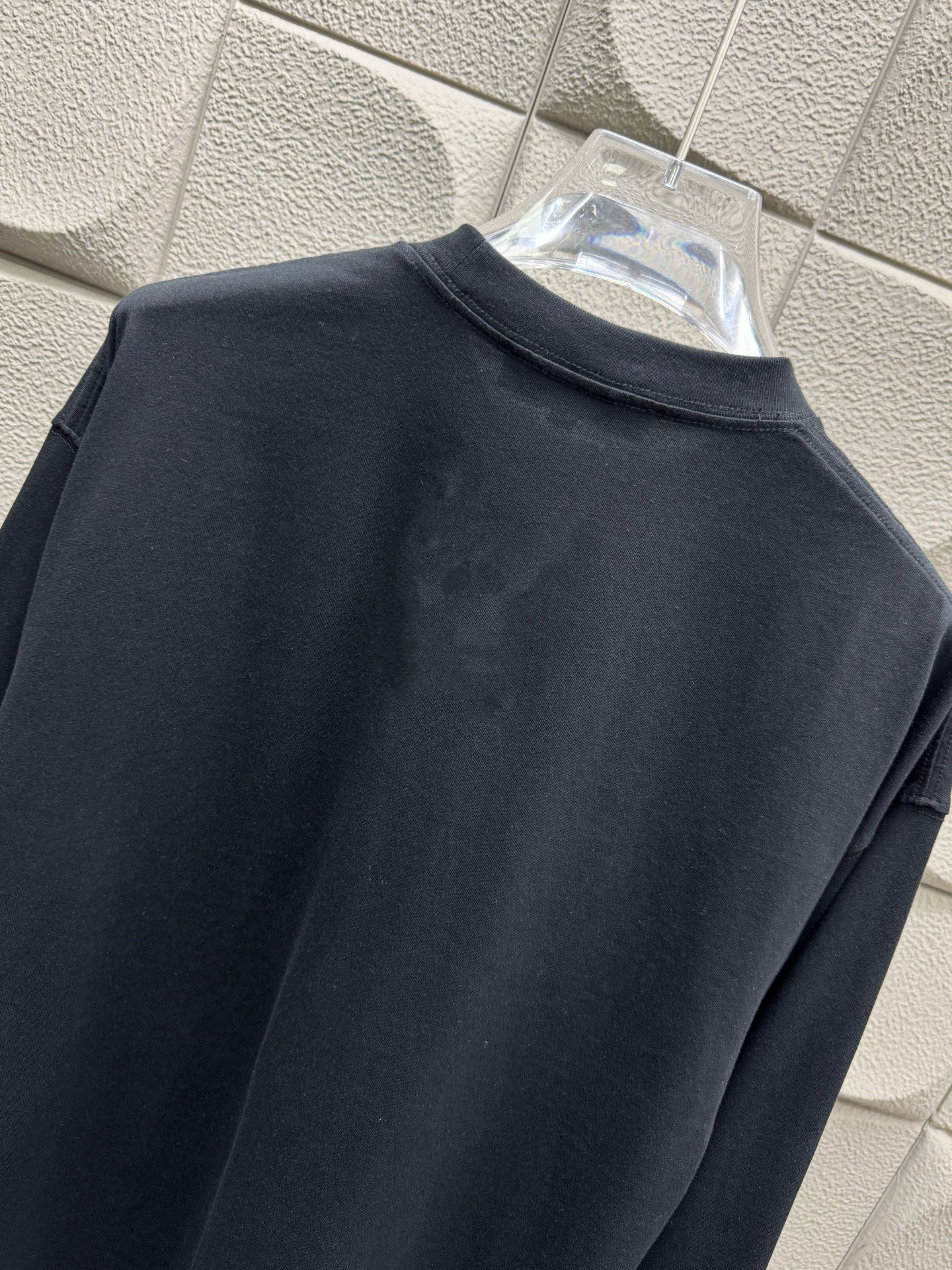 P90
🔥Y3🔥🌟新款薄款长袖🆕采用百分百纯棉面料，手感细腻，搭配logo品牌标识，内搭外穿都好看，码数：S-XL