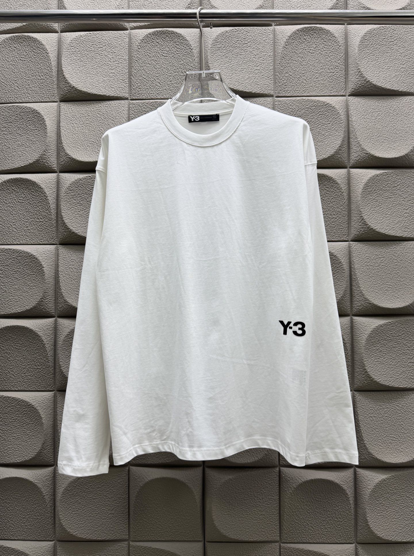 P90
🔥Y3🔥🌟新款薄款长袖🆕采用百分百纯棉面料，手感细腻，搭配logo品牌标识，内搭外穿都好看，码数：S-XL