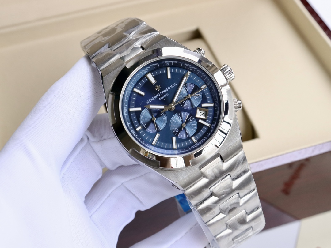 400
江诗丹顿-Vacheron Constantin 纵横四海系列 男士腕表  全自动机械机芯  316精钢表壳  高清矿物质镜面  小牛皮表带 直径42mm⚠️实拍图 该腕表所代表的男士精神:正直刚毅、锲而不舍、无所畏惧并忠于自我,无论是正式场合或是日常出街,佩戴于腕间,尽显潇洒气度与绅士风采。