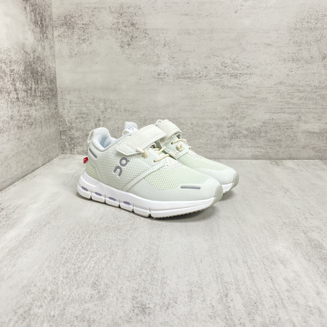 NO:811512,On | Cloud lay children's shoes, sizes 26 to 37, color white · Smaller Cloud module, lighter weight can also awaken sports performance · Cushioning performance extends from the heel to the midfoot, bringing extra stability · Wider grooves in the outsole to meet the needs of large-scale movements · Additional rubber gaskets are added to enhance durability · Laceless fastening system makes it easy for children to put on and take off independently, Onlay sneakers, sneakers,19860909On昂跑|Cloud lay 童鞋 码数26～37 颜色白色 ·体积更小的Cloud 模块,较轻体重也可唤醒运动性能 ·缓震性能从后跟延伸至中足,带来额外的稳定性 ·外底更宽的沟槽,以满足大幅度的运动需求·增加额外橡胶垫片,加强耐久性 ·无系带的紧固系统便于孩童自主穿脱,昂跑运动鞋,sneakers,,Children's