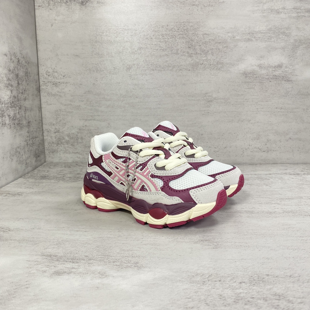 NO:893948,Asics GEL-NYC children's shoes, color gray pink, size 26~37, GEL-NYC shape is derived from ASICS' three classic running shoes. It retains the retro essence while creating its own characteristics. This GEL-NYC is textured and very breathable and soft. The details of the upper are in place, and the full-length GEL cushioning rubber can provide a soft and comfortable wearing experience., ASICS, ASICS,19860909亚瑟士Asics GEL-NYC 童鞋  颜色灰粉 码数26～37 GEL-NYC造型源自于ASICS的三大经典跑鞋.在保留复古精髓的同时开创了自己的特色. 这款 GEL-NYC有质感的同时很透气柔软的鞋面细节很到位,全掌GEL缓震胶可以提供柔软舒适的穿着体验.,亚瑟士,ASICS,,Children's