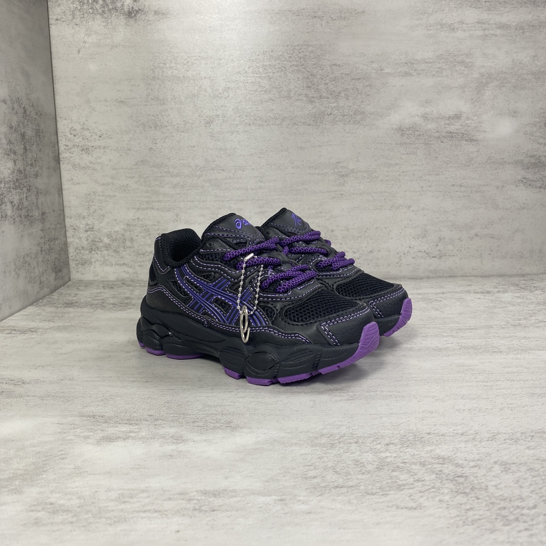 NO:893920,Asics GEL-NYC children's shoes, color black and purple, size 26~37, GEL-NYC shape is derived from ASICS' three classic running shoes. It retains the retro essence while creating its own characteristics. This GEL-NYC is textured and breathable and soft. The details of the upper are in place, and the full-length GEL cushioning rubber can provide a soft and comfortable wearing experience., ASICS, ASICS,19860909亚瑟士Asics GEL-NYC 童鞋  颜色黑紫 码数26～37 GEL-NYC造型源自于ASICS的三大经典跑鞋.在保留复古精髓的同时开创了自己的特色. 这款 GEL-NYC有质感的同时很透气柔软的鞋面细节很到位,全掌GEL缓震胶可以提供柔软舒适的穿着体验.,亚瑟士,ASICS,,Children's