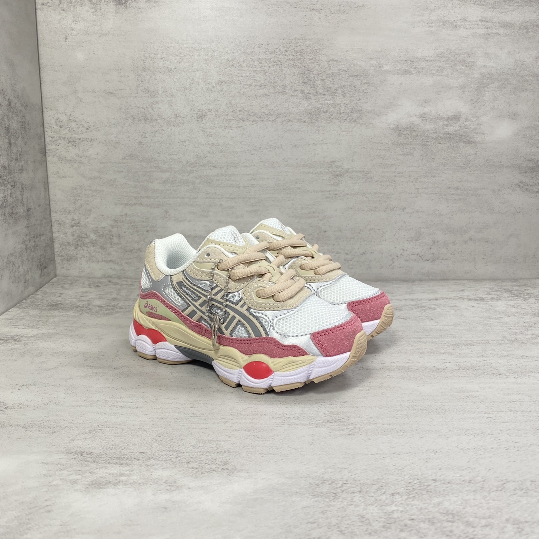 NO:893924,Asics GEL-NYC children's shoes, color rice pink, size 26~37, GEL-NYC shape is derived from ASICS' three classic running shoes. It retains the retro essence while creating its own characteristics. This GEL-NYC has texture and is very breathable and soft. The details of the upper are in place, and the full-length GEL cushioning rubber can provide a soft and comfortable wearing experience., ASICS, ASICS,19860909亚瑟士Asics GEL-NYC 童鞋  颜色米粉 码数26～37 GEL-NYC造型源自于ASICS的三大经典跑鞋.在保留复古精髓的同时开创了自己的特色. 这款 GEL-NYC有质感的同时很透气柔软的鞋面细节很到位,全掌GEL缓震胶可以提供柔软舒适的穿着体验.,亚瑟士,ASICS,,Children's