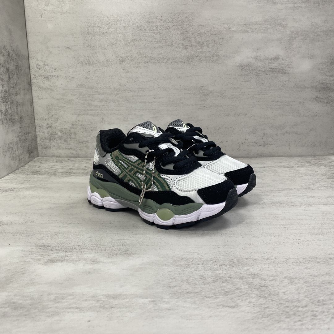 NO:893928,Asics GEL-NYC children's shoes, color black and green, size 26~37, GEL-NYC shape is derived from ASICS' three classic running shoes. It retains the retro essence while creating its own characteristics. This GEL-NYC is textured and breathable and soft. The details of the upper are in place, and the full-length GEL cushioning rubber can provide a soft and comfortable wearing experience., ASICS, ASICS,19860909亚瑟士Asics GEL-NYC 童鞋  颜色黑绿 码数26～37 GEL-NYC造型源自于ASICS的三大经典跑鞋.在保留复古精髓的同时开创了自己的特色. 这款 GEL-NYC有质感的同时很透气柔软的鞋面细节很到位,全掌GEL缓震胶可以提供柔软舒适的穿着体验.,亚瑟士,ASICS,,Children's