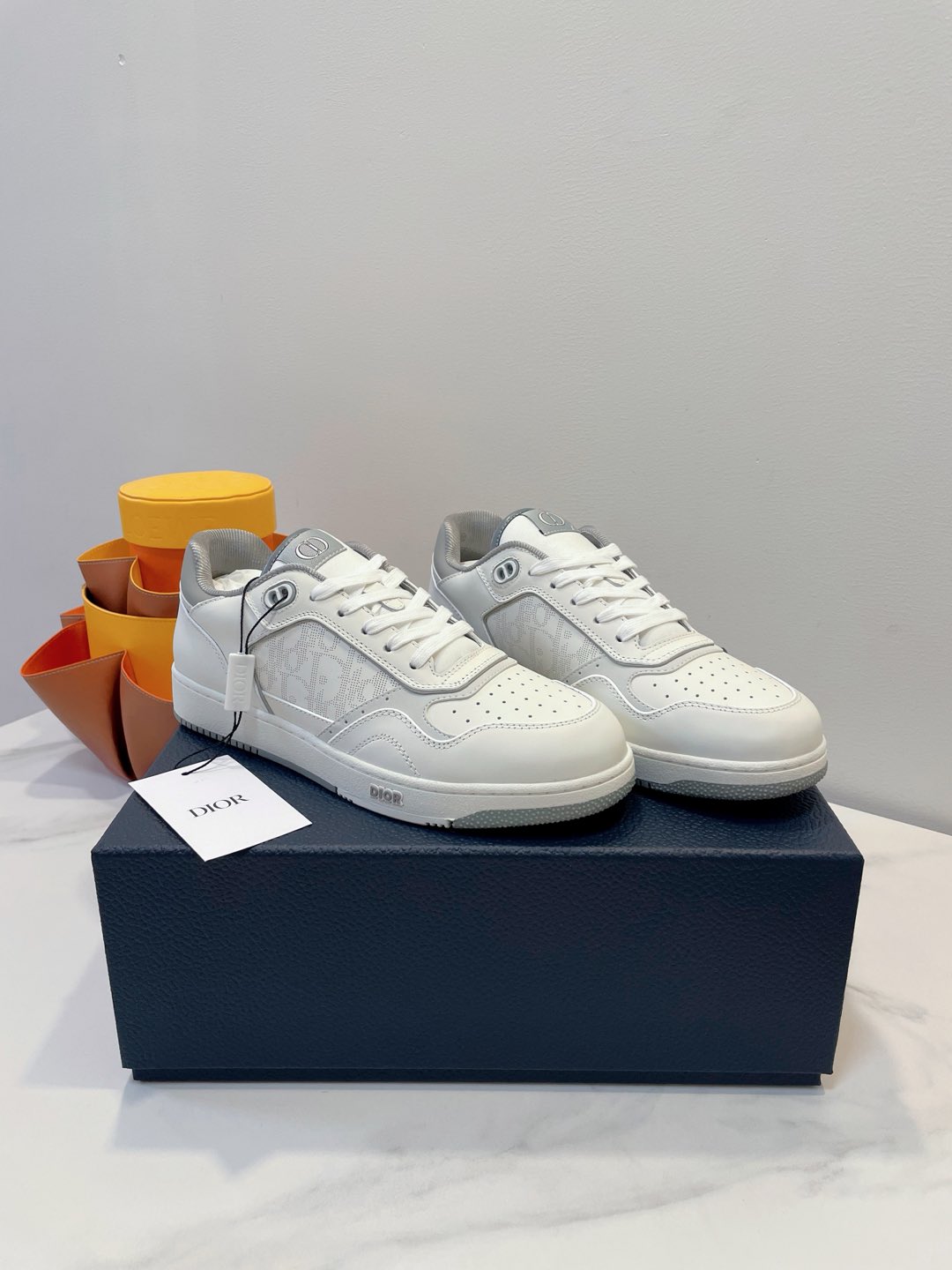 NO:262381,Female and Male As always, insist on sharing good goods!  Details are in place!  Correct style, correct shoe style, welcome to compare Classic & fashionable & versatile & atmospheric & tall Dior B27 series retro trend Brand logo presbyopia The overall contrasting color matching is coordinated, the handmade is super complex, each piece is very particular, the embellishment and edge-grabbing effect highlights the style of a big brand!  Correct version of TPU outsole, matte material with grainy texture, custom cowhide upper, customized brand special fabric, delicate inner imported mesh fabric, exquisite full packaging with a bit of reflective effect, couple size 35-45, casual shoes/sports shoes, dior, sneakers, cowhide19860909女 男 一如既往,坚持好货分享！细节到位！ 正确版型,正确鞋型,欢迎对比 经典＆时尚＆百搭＆大气＆高大尚 Dior B27 系列复古潮流 品牌标志老花 整体撞色搭配协调,手工超复杂,每一片拼接非常讲究,点缀引边效果突显出大牌风范！ 正确版TPU大底,带有颗粒感的哑光材质,订制牛皮鞋面,订制品牌特殊布艺,细腻内里进口网纱布料,带有点反光效果精美全套包装 情侣尺码 size 35-45,休闲鞋/运动鞋,dior,sneakers,cowhide,Women's Shoes