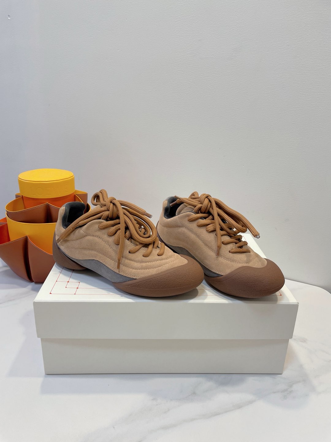 NO:382876,Men and women Top high-end 【Alexander McQUEEN】 Brand new shoe style Flexion Correct style, absolutely wonderful on the feet, super soft score Breaking the convention, new style, German shoes and ballet shoes integrated Imported natural oak pattern calfskin & coarse matte pattern, sheepskin inner lining, super exquisite texture full packaging Men and women size 35-45, casual shoes/sports shoes, alexander mcqueen, sneakers, cowhide, sheepskin19860909男 女 顶级高端【Alexander McQUEEN 亚力山大麦昆】 全新鞋型 Flexion 正确版型,上脚绝对精彩,超级柔软分 打破常规,新风格,德训鞋芭蕾舞鞋融合一体 进口自然橡树纹小牛皮＆粗磨砂纹,羊皮内里,质感超赞精美全套包装 男女尺码 size 35-45,休闲鞋/运动鞋,alexander mcqueen,sneakers,cowhide,sheepskin,Women's Shoes