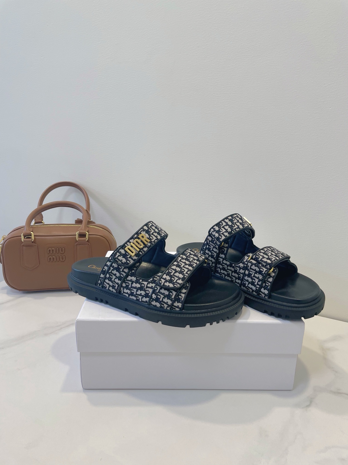 NO:261475,Dior 25ss beach shoes classic Paris embroidered upper versatile colors 3cm heightened sole popular all summer Size 35-40 original box equipped with packaging, slippers, dior, dior, slippers19860909Dior 迪奥25ss 沙滩鞋 经典巴黎刺绣鞋面 颜色百搭 3cm增高鞋底 火爆整个夏季 Size 35-40原盒配备包装,拖鞋,dior,dior,slippers,Women's Shoes