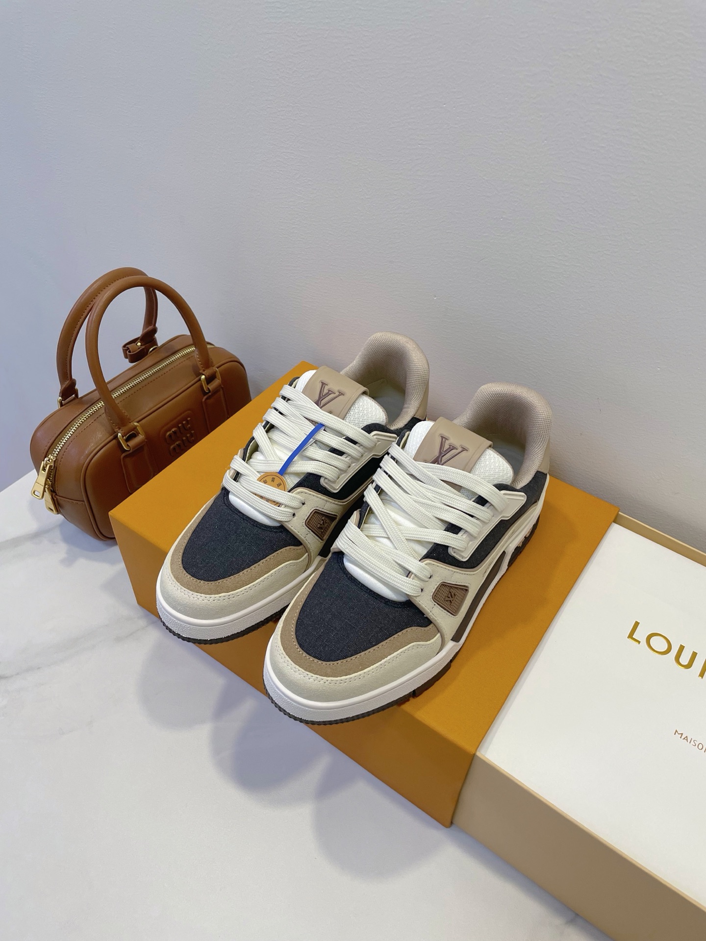 NO:382772,Equipped with snaps, where will life lead you to - by Louis Vuitton Top purchasing standards, private sole TPU sole, two-color effect is hugely real, hugely close to ZP, the whole series continues to contribute... Men and women size 35~45 Original box packaging accessories, casual shoes/sports shoes, louis vuitton, sneakers19860909配有卡扣 生命将引领你去向何方——by Louis Vuitton 顶级代购标准,私家底型 TPU 鞋底,双色效果巨真实,巨接近ZP,整一系列继续奉献…… 男女尺码 size 35～45 原盒包装配件,休闲鞋/运动鞋,louis vuitton,sneakers,Women's Shoes