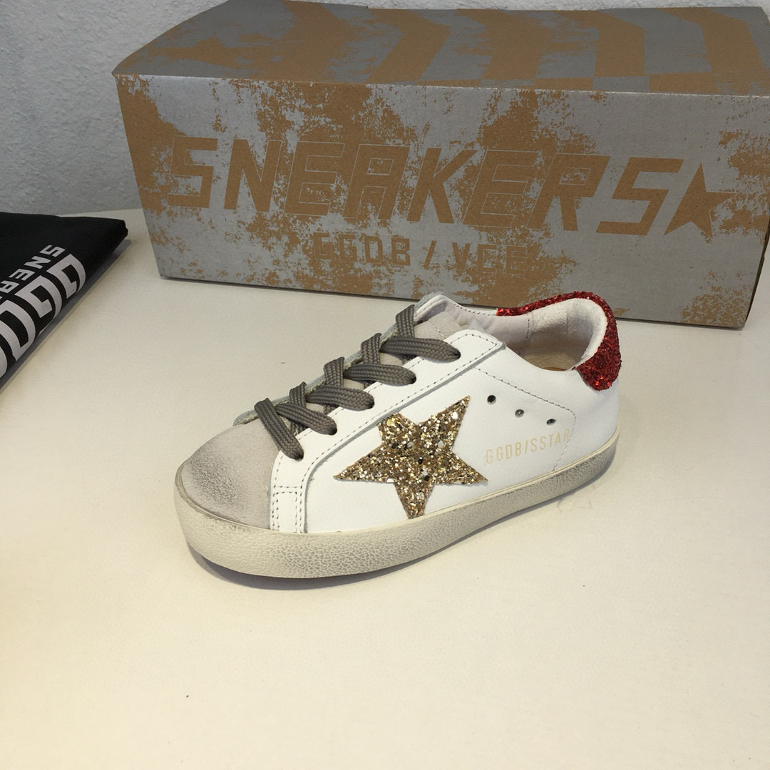 P D图案+、毛里+🍭GGDB🌟小脏鞋.男👦女👧同款童鞋🍦✨🦋ggdb 小脏鞋 火红程度比小白鞋还要早，打破传统审美，小脏鞋做到了！就是这么百搭 ！再也不用担心洗鞋的问题啦！🇮🇹鞋面丝