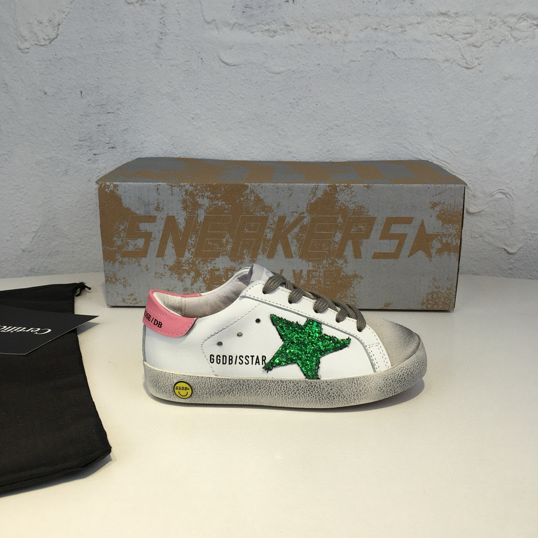 P D图案+、毛里+🍭GGDB🌟小脏鞋.男👦女👧同款童鞋🍦✨🦋ggdb 小脏鞋 火红程度比小白鞋还要早，打破传统审美，小脏鞋做到了！就是这么百搭 ！再也不用担心洗鞋的问题啦！🇮🇹鞋面丝