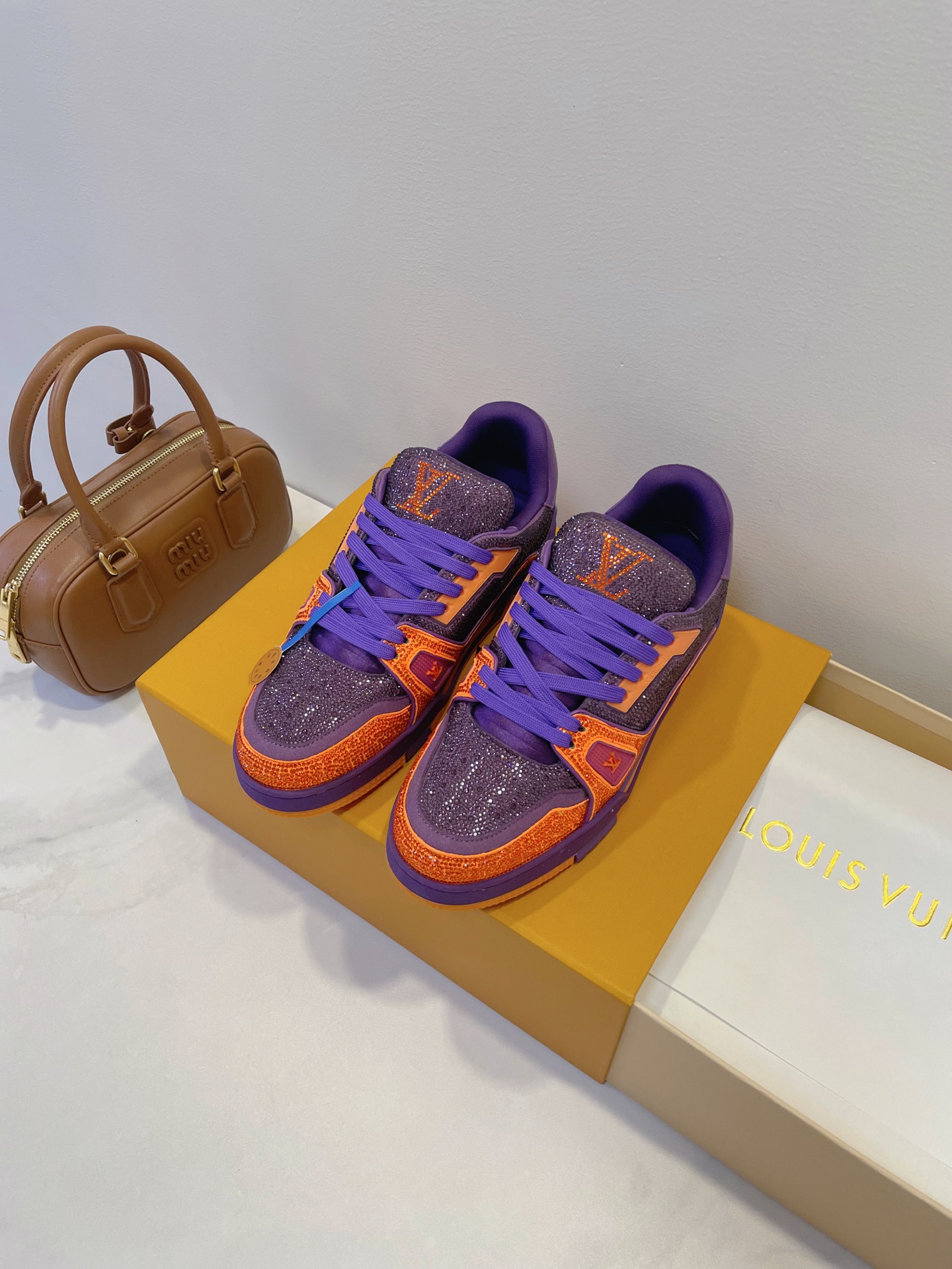 NO:491849,Trainer hot diamond style, Fat Ding hot diamond style LV Trainer Sneaker is as safe as ever, and the real thing looks better and more exquisite than the pictures!  Dream love shoes beat ~99 Dopamine is versatile, candy color is really sweet... full of vitality, luxury quality, temperament attributes, exclusive fashion sense for the people, easy to grasp TPU gloss combination sole, bend-resistant and drip-resistant support piece, insole embedded in super soft foot-sensing latex material Men's size size 39-45 Original box packaging accessories, casual shoes/sports shoes, louis vuitton, sneakers19860909Trainer烫钻款,胖丁烫钻款 LV Trainer Sneaker 一如继往的给足安全感,实物比图片更好看更精致！梦中情鞋击败～99 多巴胺百搭,糖果色系真的好甜……元气度满满的 奢华品质,气质属性叠加,亲民的专属时尚感,轻松拿捏 TPU光泽组合鞋底,耐弯折滴塑支持片,鞋垫嵌入超柔软脚感乳胶材质 男尺码size 39-45 原盒包装配件,休闲鞋/运动鞋,louis vuitton,sneakers,Women's Shoes