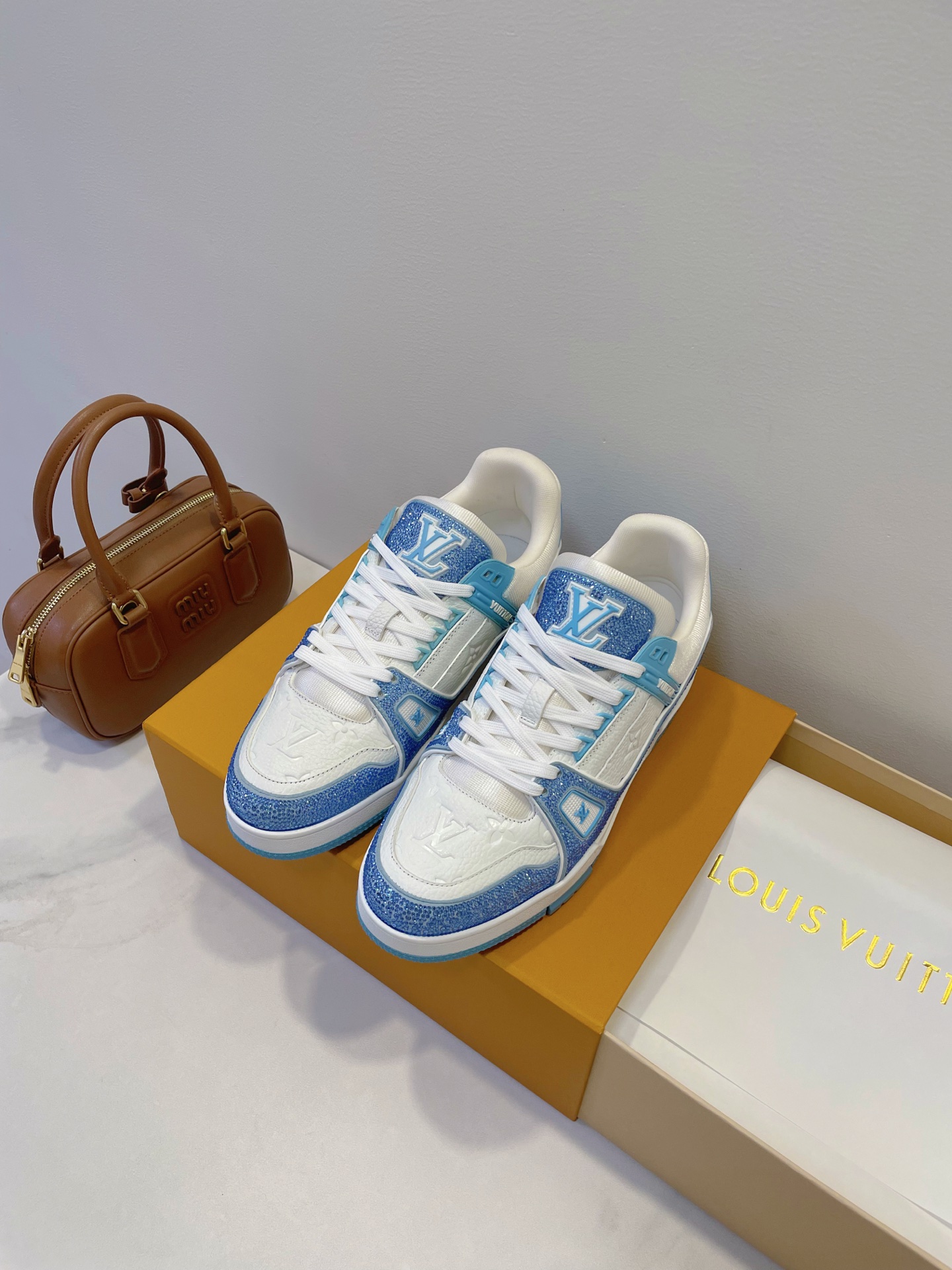 NO:491856,Trainer hot diamond style, Fat Ding hot diamond style LV Trainer Sneaker is as safe as ever, and the real thing looks better and more exquisite than the pictures!  Dream love shoes beat ~99 Dopamine is versatile, candy color is really sweet... full of vitality, luxury quality, temperament attributes, exclusive fashion sense for the people, easy to grasp TPU gloss combination sole, bend-resistant and drip-resistant support piece, insole embedded in super soft foot-sensing latex material Men's size size 39-45 Original box packaging accessories, casual shoes/sports shoes, louis vuitton, sneakers19860909Trainer烫钻款,胖丁烫钻款 LV Trainer Sneaker 一如继往的给足安全感,实物比图片更好看更精致！梦中情鞋击败～99 多巴胺百搭,糖果色系真的好甜……元气度满满的 奢华品质,气质属性叠加,亲民的专属时尚感,轻松拿捏 TPU光泽组合鞋底,耐弯折滴塑支持片,鞋垫嵌入超柔软脚感乳胶材质 男尺码size 39-45 原盒包装配件,休闲鞋/运动鞋,louis vuitton,sneakers,Women's Shoes