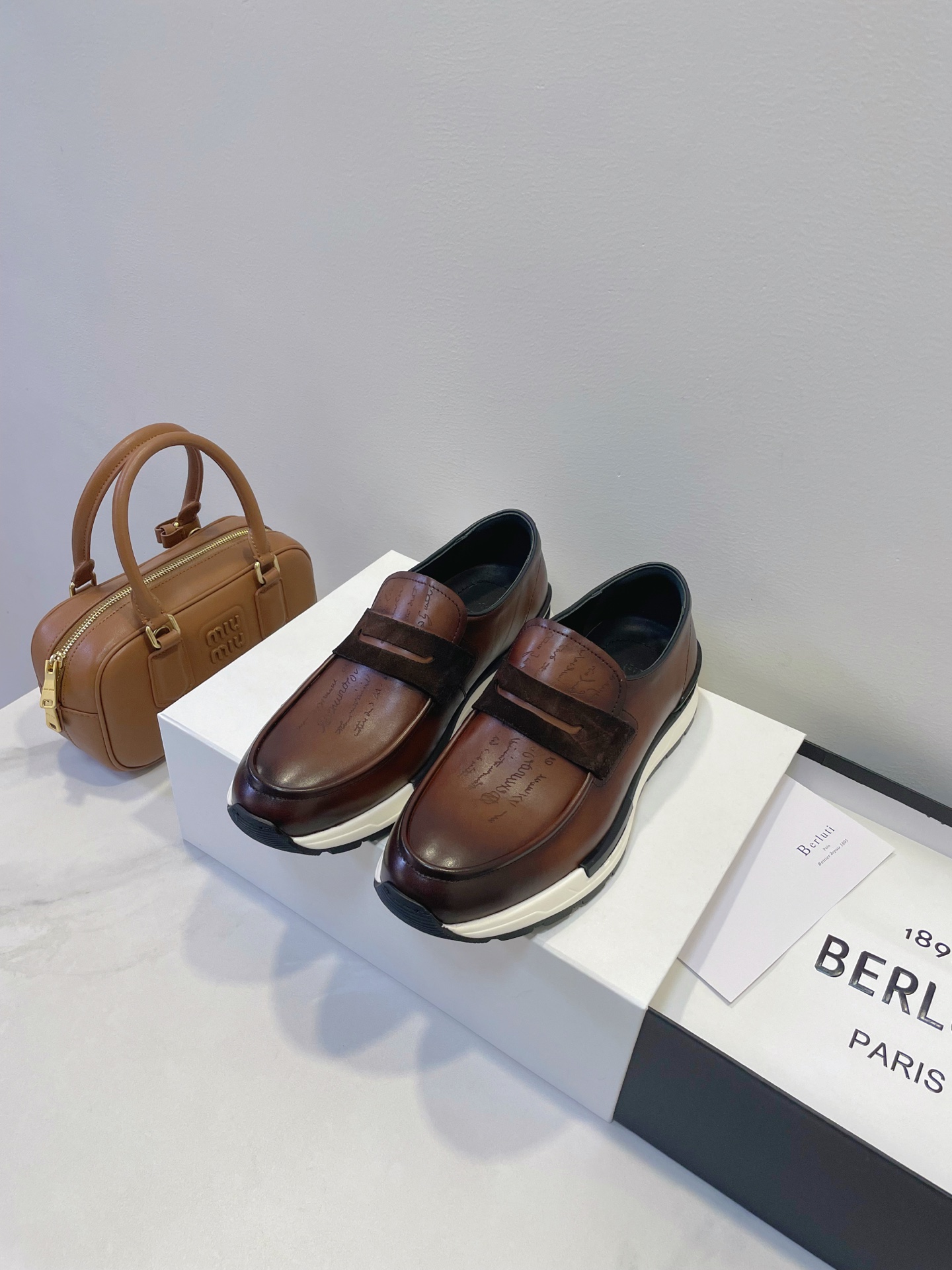 NO:491890,BERLUTI | Fast Track returns strongly and has the feel of sneakers and the beauty of formal shoes!  Venezia Scritto pattern Size 39-45 original box packaging accessories, casual shoes/sports shoes, sneakers19860909BERLUTI | Fast Track 强势回归 拥有着运动鞋的脚感和正装鞋的美感！ Venezia Scritto 图纹 Size 39-45 原盒包装配件,休闲鞋/运动鞋,sneakers,Women's Shoes