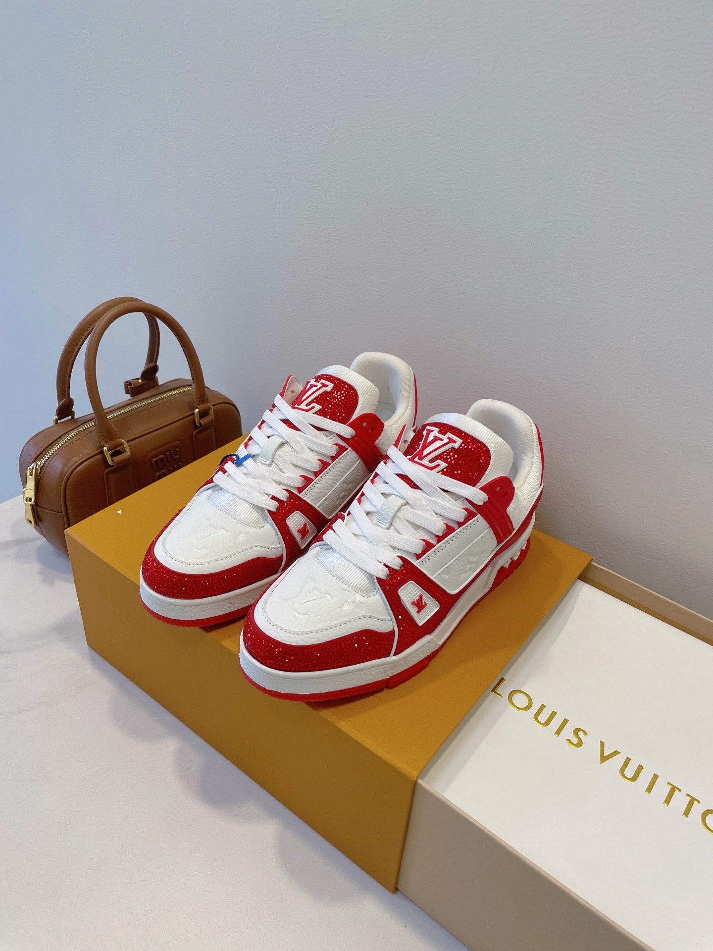 NO:491842,Trainer hot diamond style, Fat Ding hot diamond style LV is as safe as ever, and the real thing looks better and more exquisite than the picture!  Dream love shoes beat ~99 Dopamine is versatile, candy color is really sweet... full of vitality, luxury quality, temperament attributes, exclusive fashion sense for the people, easy to grasp TPU gloss combination sole, bend-resistant and drip-resistant support piece, insole embedded in super soft foot-sensing latex material Men's size size 39-45 Original box packaging accessories, casual shoes/sports shoes, louis vuitton, sneakers19860909Trainer烫钻款,胖丁烫钻款 LV 一如继往的给足安全感,实物比图片更好看更精致！梦中情鞋击败～99 多巴胺百搭,糖果色系真的好甜……元气度满满的 奢华品质,气质属性叠加,亲民的专属时尚感,轻松拿捏 TPU光泽组合鞋底,耐弯折滴塑支持片,鞋垫嵌入超柔软脚感乳胶材质 男尺码size 39-45 原盒包装配件,休闲鞋/运动鞋,louis vuitton,sneakers,Women's Shoes