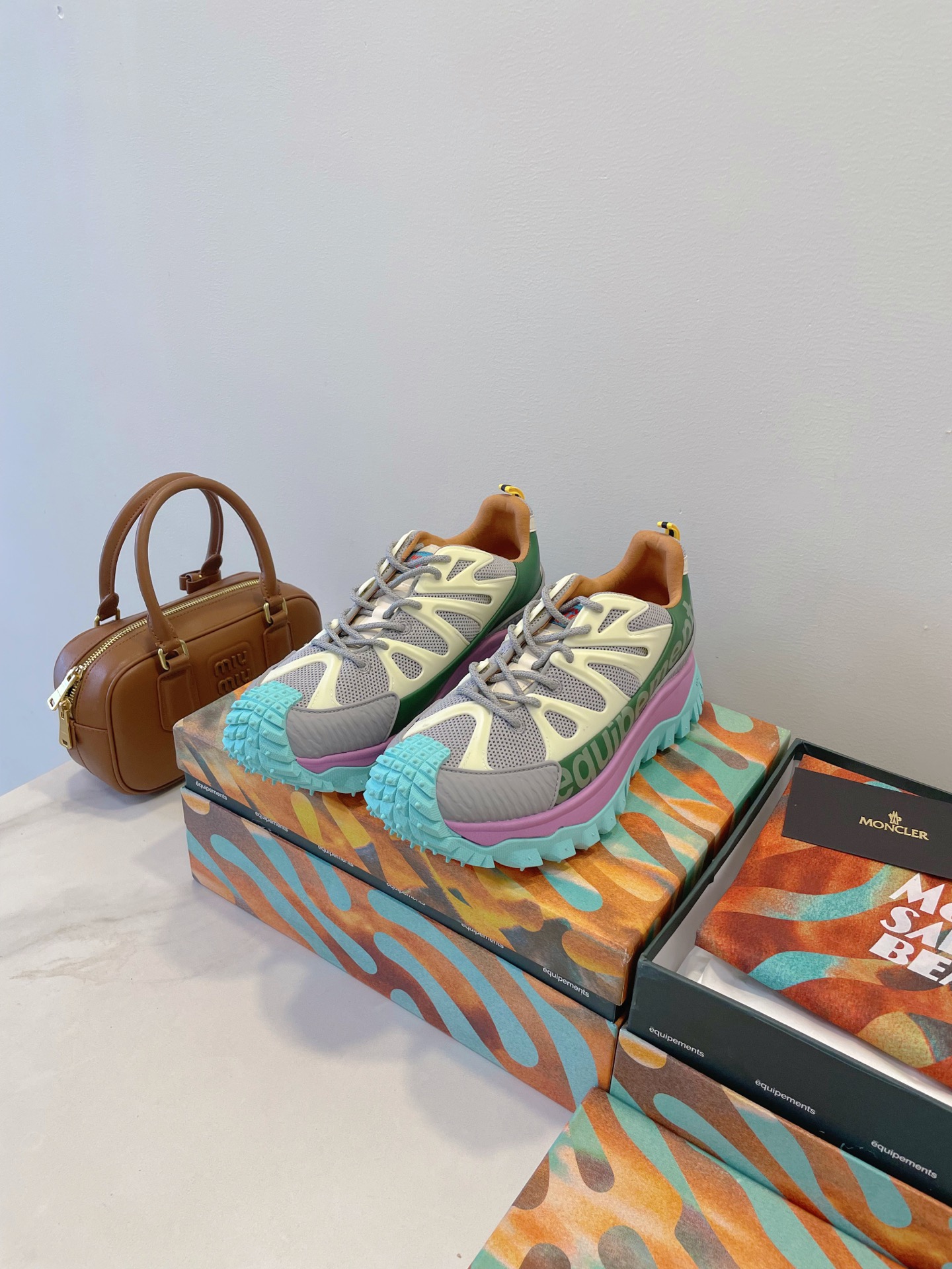 NO:491820,Moncler GTX is really crazy... The masked mouth not only has a beautiful down jacket design, but the shoes are also super handsome. The footwear is full of sports, the configuration and pile materials are also very online, which can meet most outdoor needs. Size 39-45 Original box packaging accessories, casual shoes/sports shoes, Moncler, sneakers, down jacket19860909Moncler GTX 真的彻底疯狂了…… 蒙口不仅羽绒服设计的好看,鞋子也超帅啊,上脚机能风满满,配置和堆料也很在线,能满足绝大部分户外需求 Size 39-45 原盒包装配件,休闲鞋/运动鞋,Moncler,sneakers,down jacket,Women's Shoes