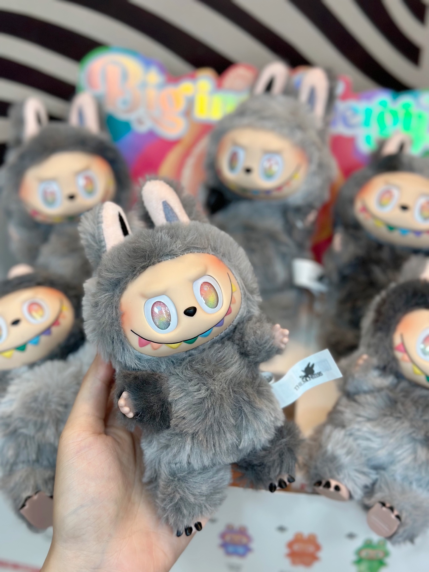 【labubu三代高定版】
隐藏款本我端盒 内含6只同款
实拍细节图展示 一端发 不单卖 
想要质优性价比高的老板可入手👌