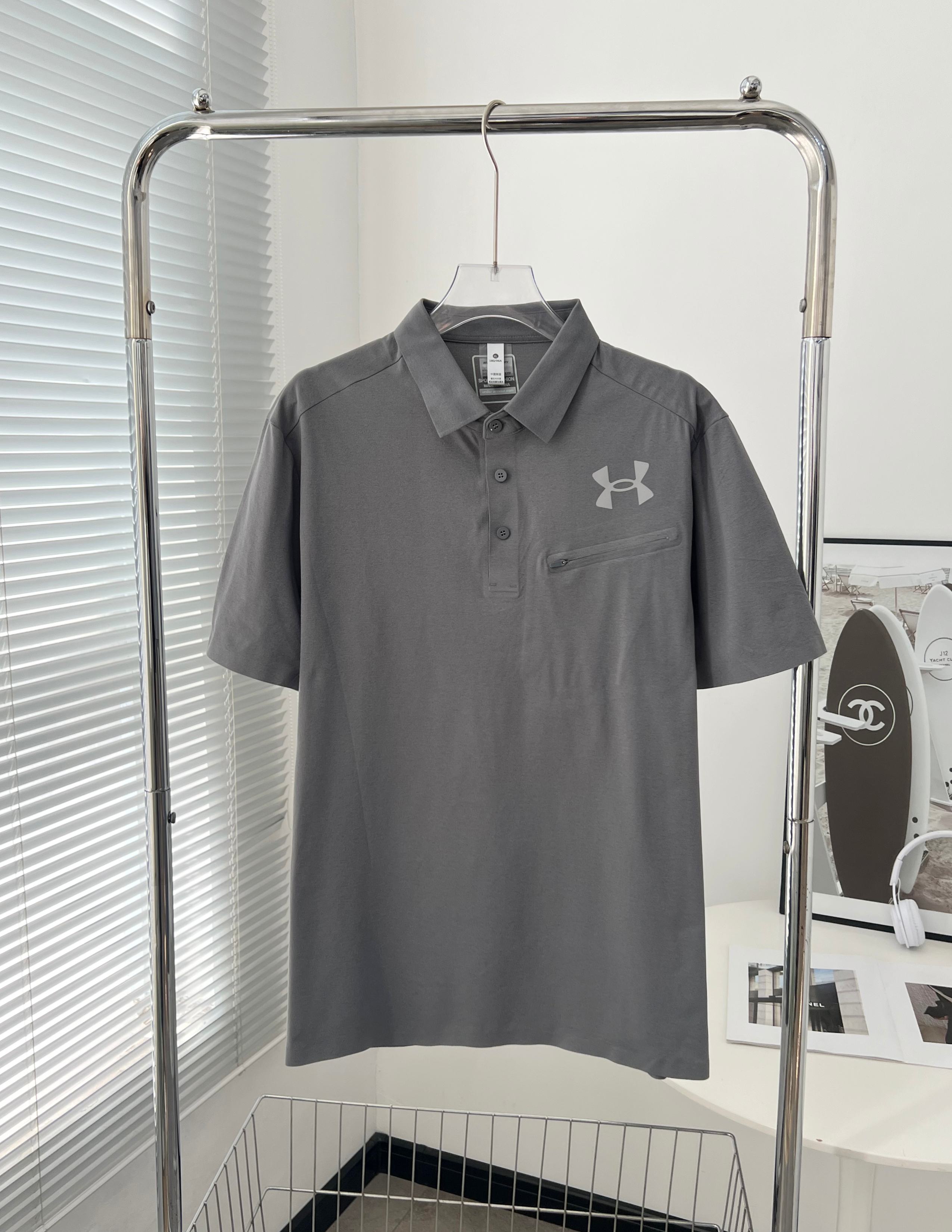 Under Armour Andromeda Polo Shirt: Stylish, Comfortable, and Versatile for Every Occasion - 图片 2