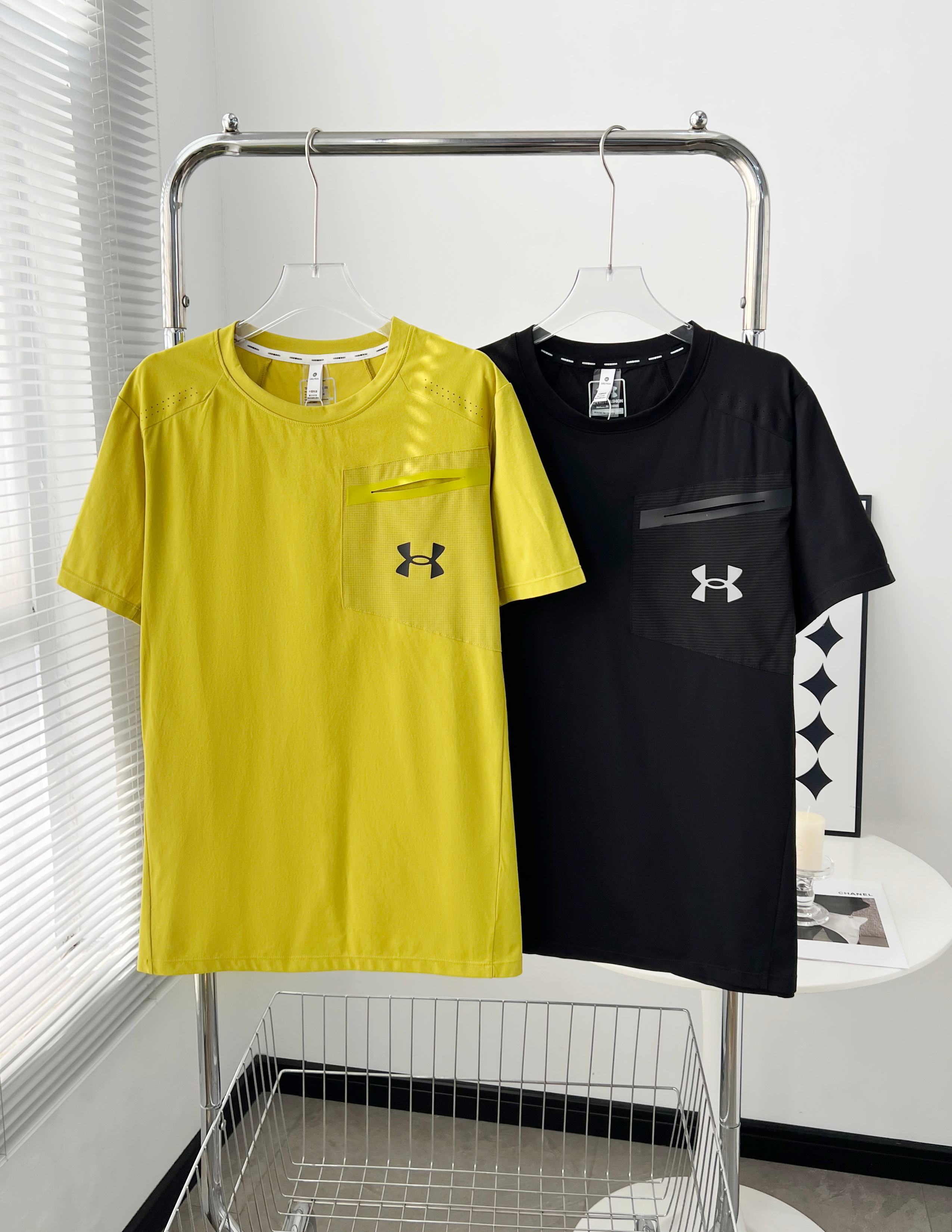 Under Armour Andma Silk Movement T-Shirt: Functional Fabric, Unique Design, Affordable Price