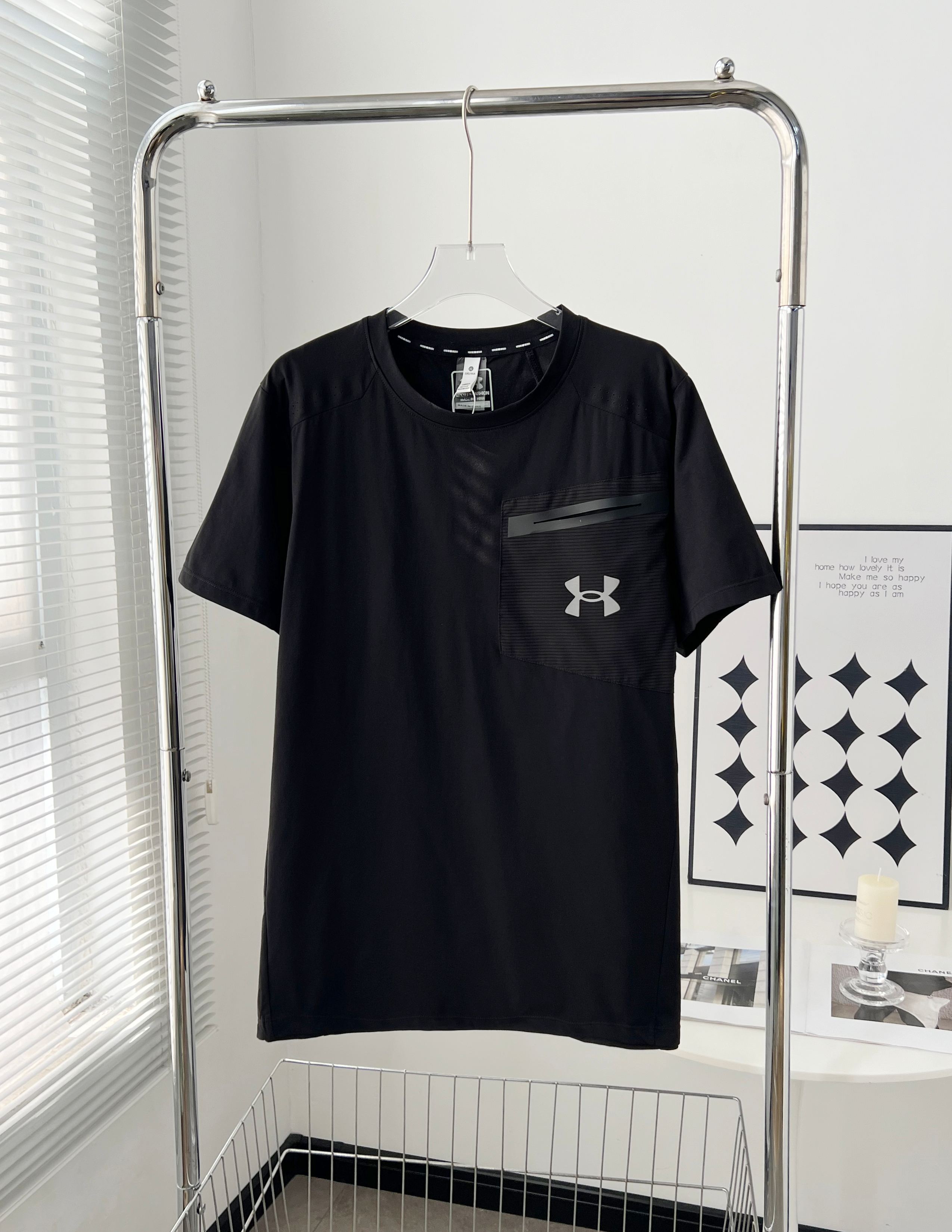 Under Armour Andma Silk Movement T-Shirt: Functional Fabric, Unique Design, Affordable Price - 图片 6