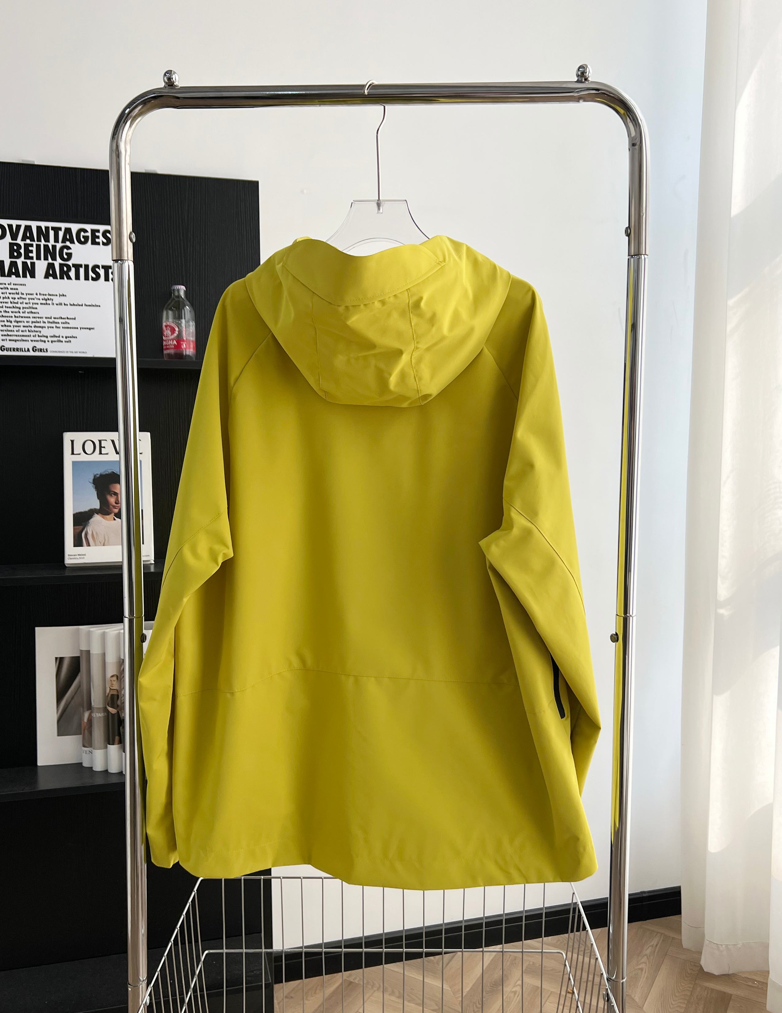 DESSCENTE Outdoor Windproof Jacket – Stylish, Functional, and Versatile in All Sizes - 图片 2