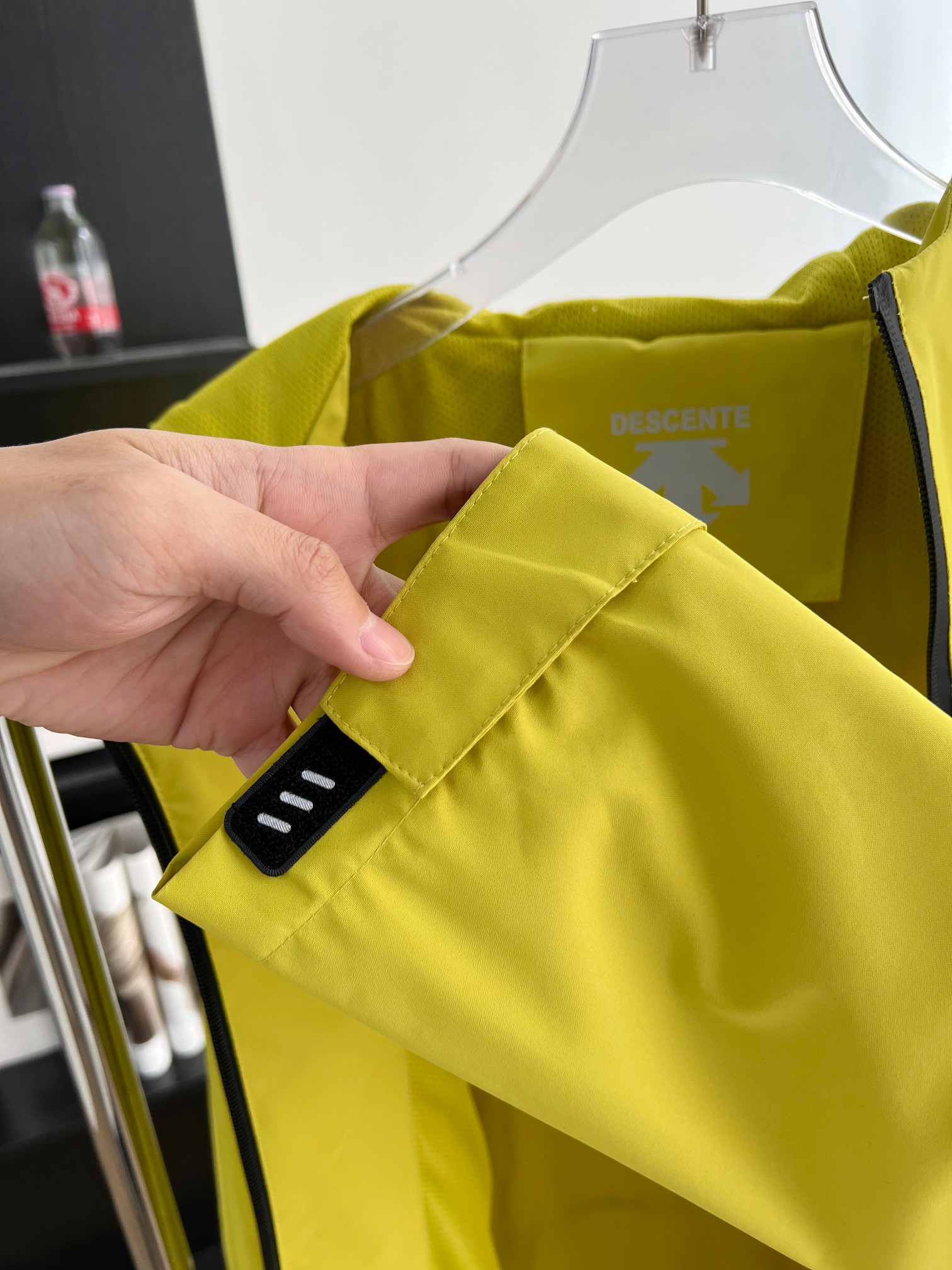 DESSCENTE Outdoor Windproof Jacket – Stylish, Functional, and Versatile in All Sizes - 图片 9