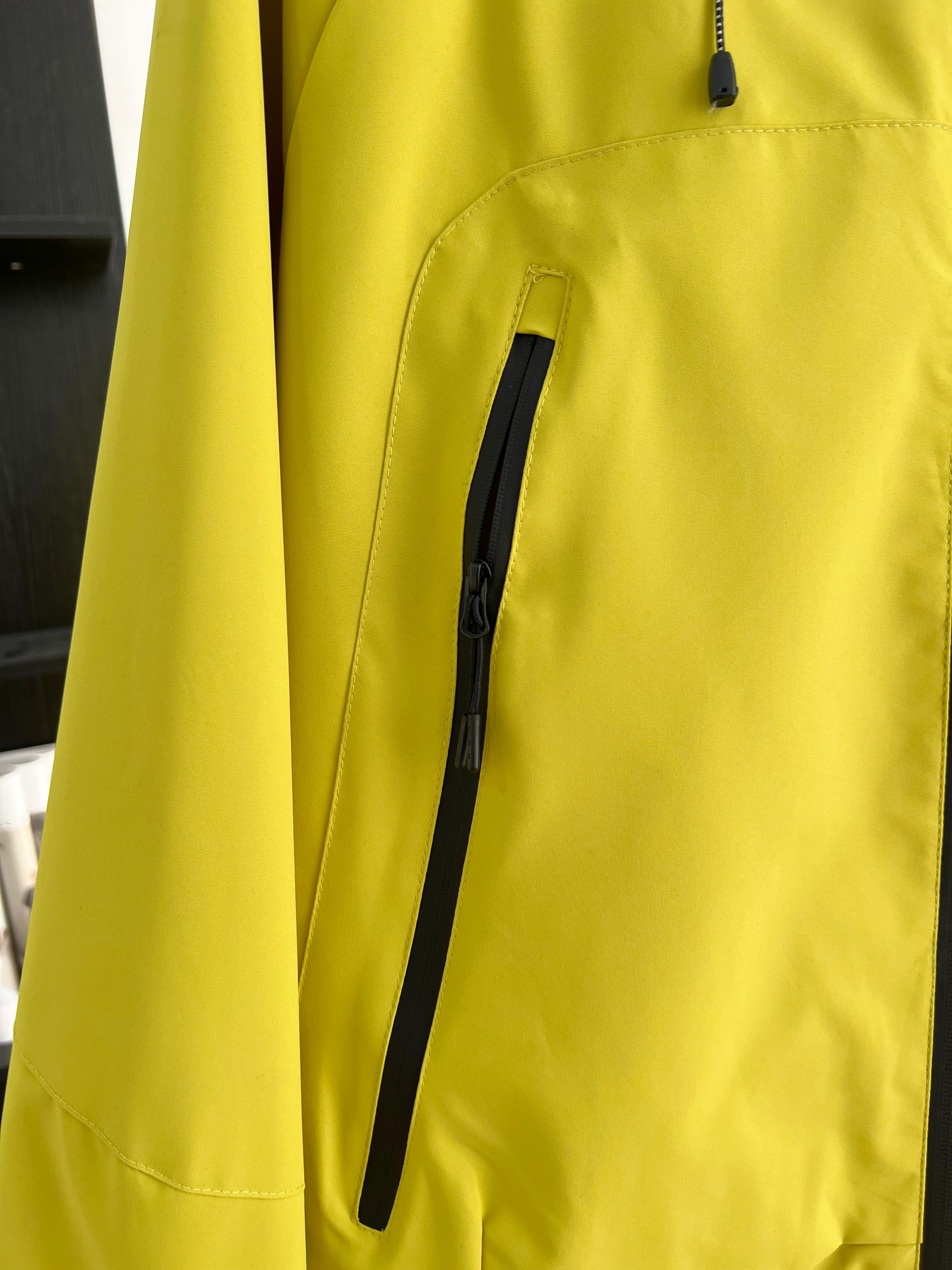 DESSCENTE Outdoor Windproof Jacket – Stylish, Functional, and Versatile in All Sizes - 图片 8